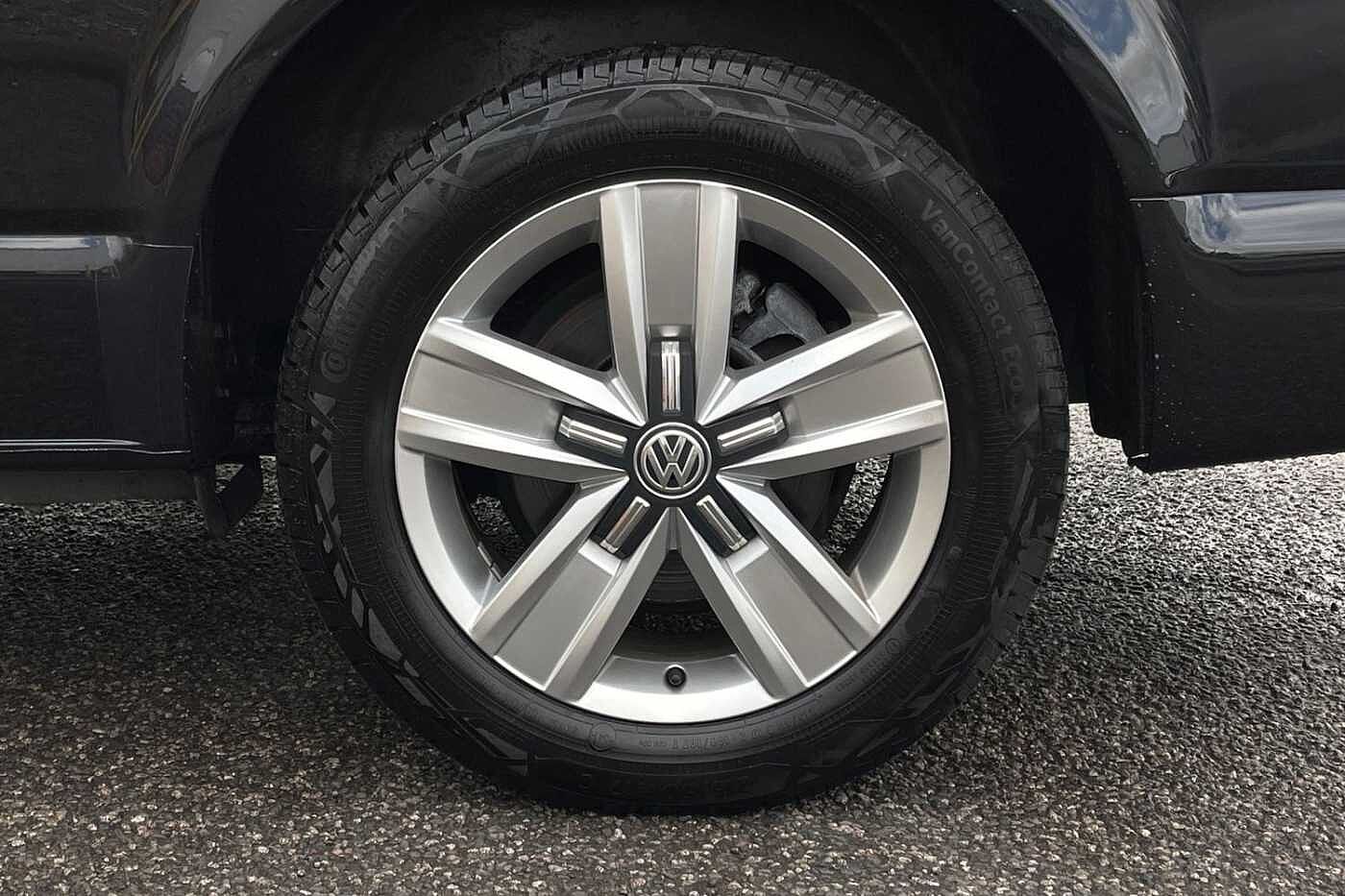 Volkswagen Transporter Shuttle SE LWB 150 PS 2.0 TDI 7sp DSG 9 Seats + NAV + 3 Zone AC