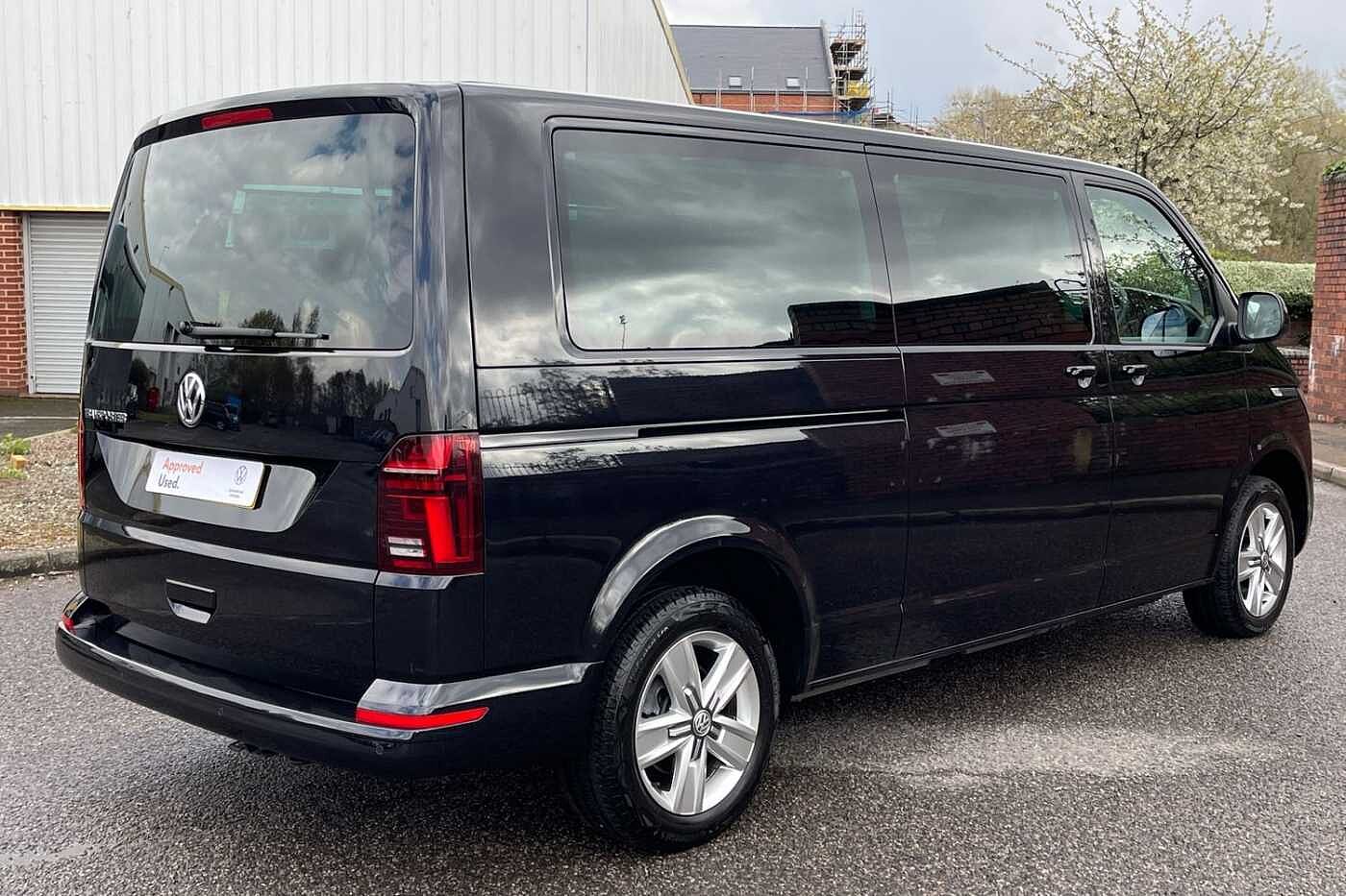 Volkswagen Transporter Shuttle SE LWB 150 PS 2.0 TDI 7sp DSG 9 Seats + NAV + 3 Zone AC