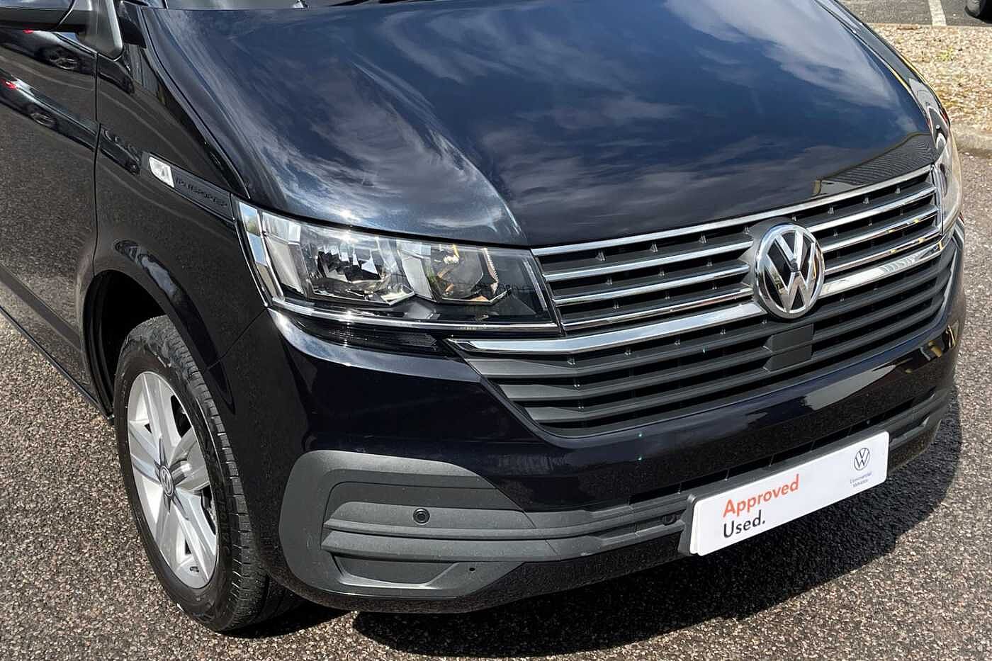 Volkswagen Transporter Shuttle SE LWB 150 PS 2.0 TDI 7sp DSG 9 Seats + NAV + 3 Zone AC
