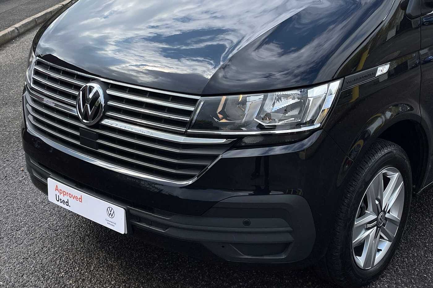 Volkswagen Transporter Shuttle SE LWB 150 PS 2.0 TDI 7sp DSG 9 Seats + NAV + 3 Zone AC