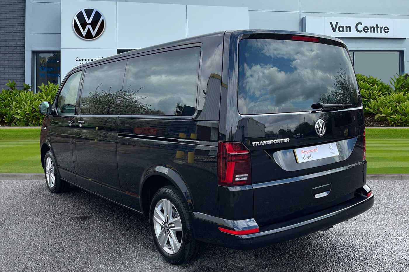 Volkswagen Transporter Shuttle SE LWB 150 PS 2.0 TDI 7sp DSG 9 Seats + NAV + 3 Zone AC