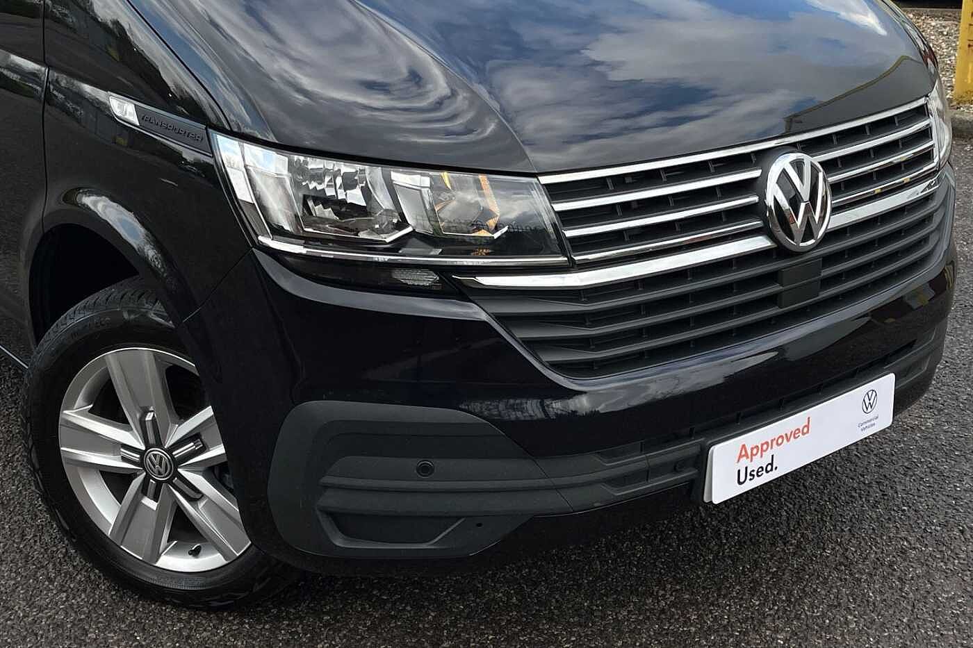 Volkswagen Transporter Shuttle SE LWB 150 PS 2.0 TDI 7sp DSG 9 Seats + NAV + 3 Zone AC