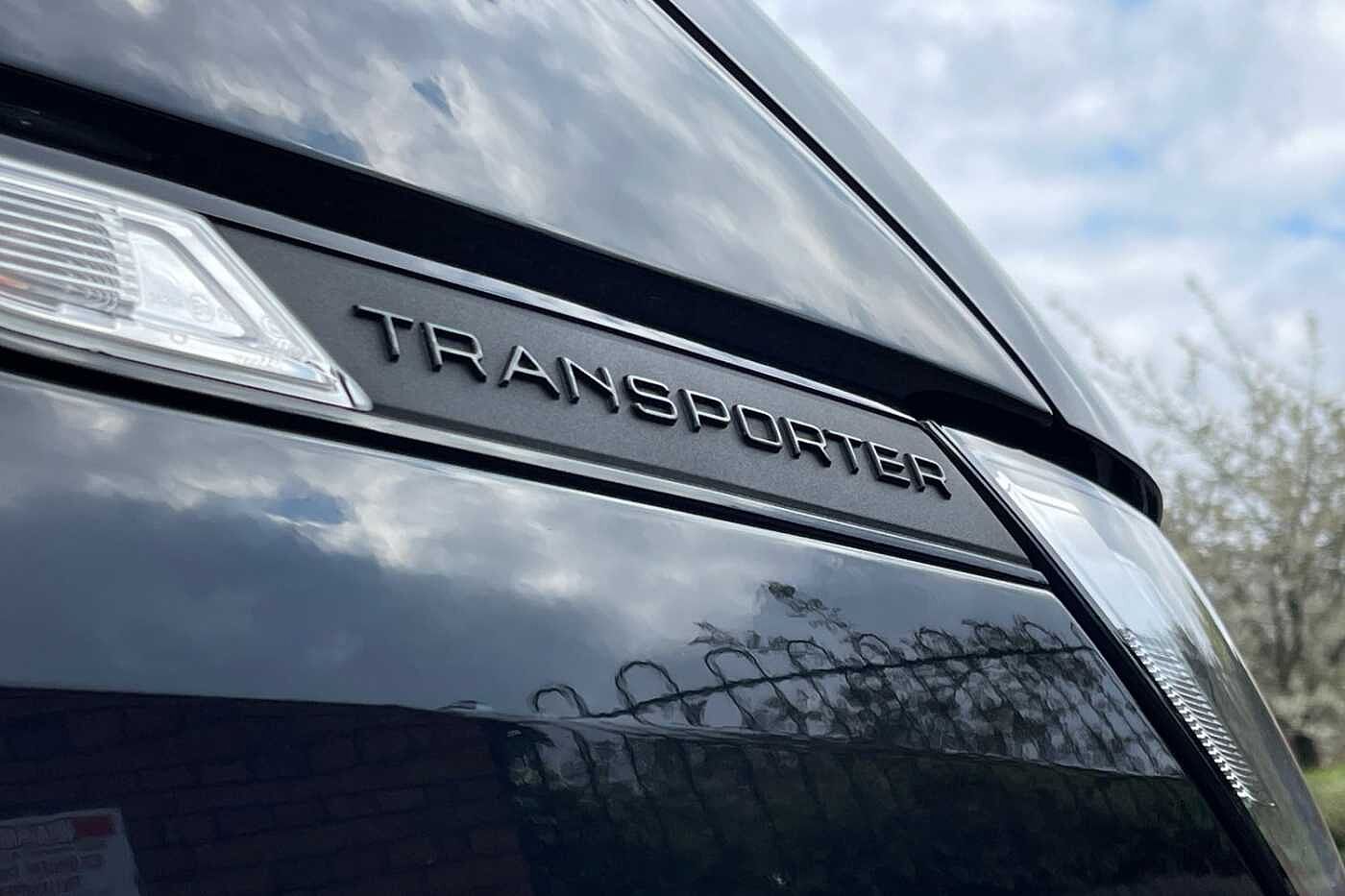 Volkswagen Transporter Shuttle SE LWB 150 PS 2.0 TDI 7sp DSG 9 Seats + NAV + 3 Zone AC