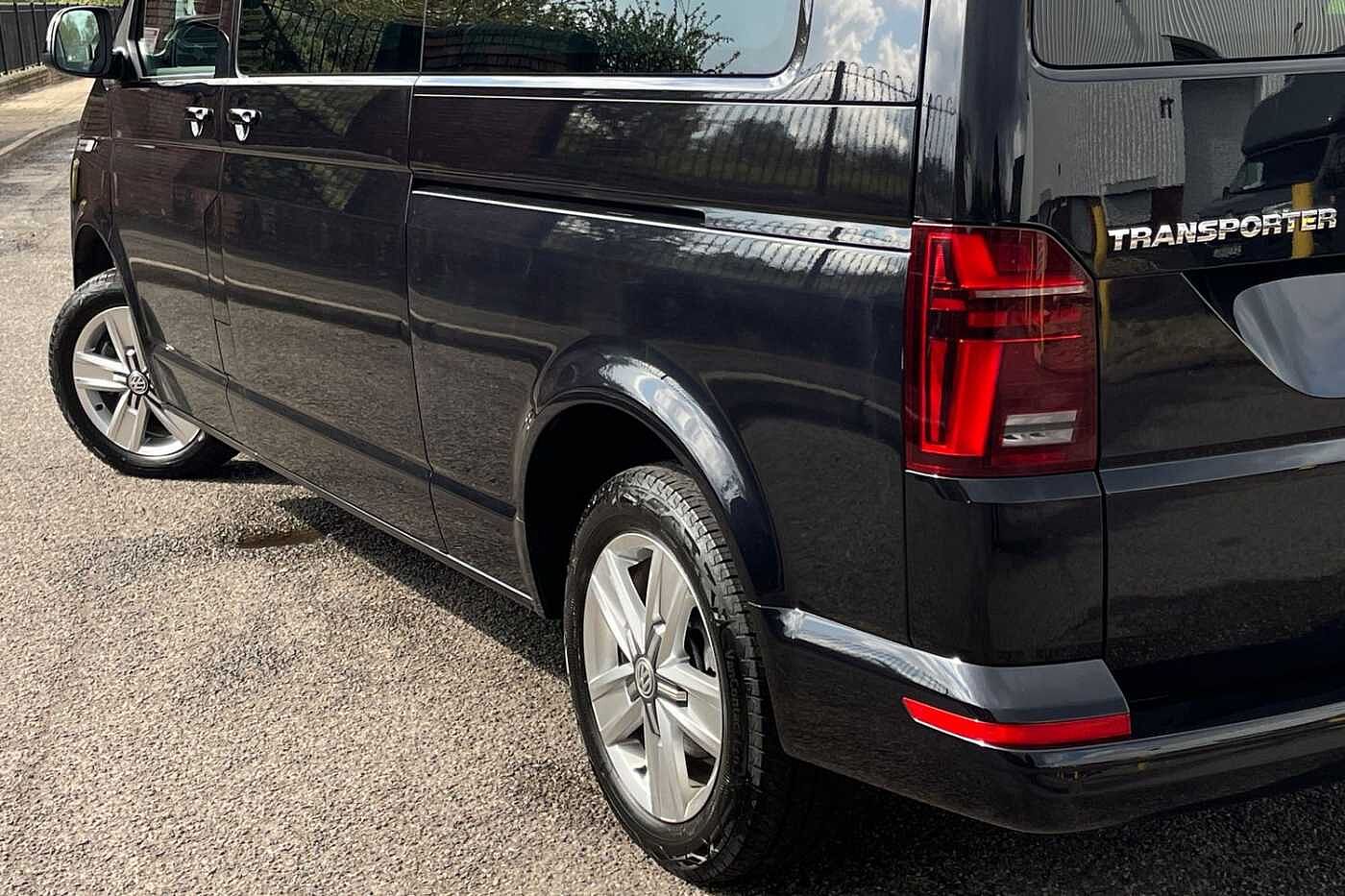 Volkswagen Transporter Shuttle SE LWB 150 PS 2.0 TDI 7sp DSG 9 Seats + NAV + 3 Zone AC