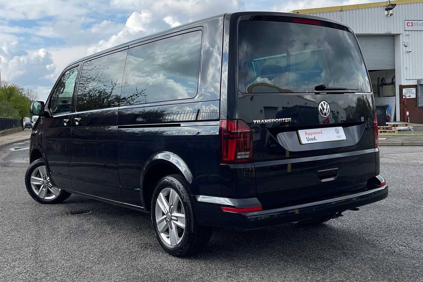 Volkswagen Transporter Shuttle SE LWB 150 PS 2.0 TDI 7sp DSG 9 Seats + NAV + 3 Zone AC