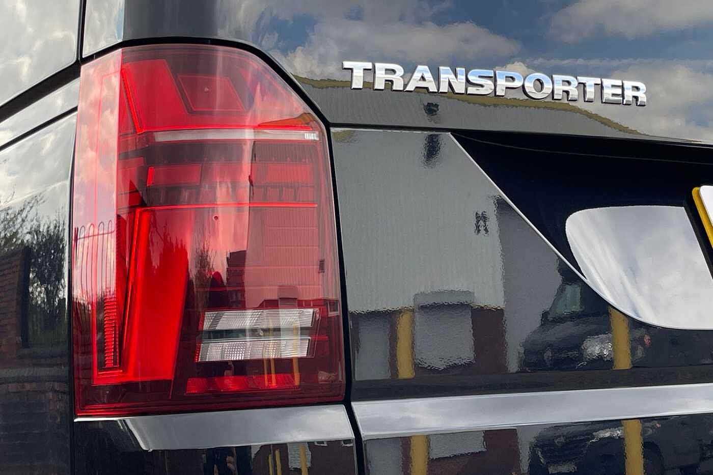 Volkswagen Transporter Shuttle SE LWB 150 PS 2.0 TDI 7sp DSG 9 Seats + NAV + 3 Zone AC