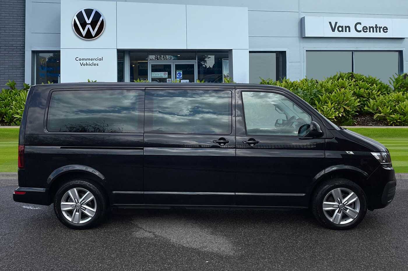 Volkswagen Transporter Shuttle SE LWB 150 PS 2.0 TDI 7sp DSG 9 Seats + NAV + 3 Zone AC