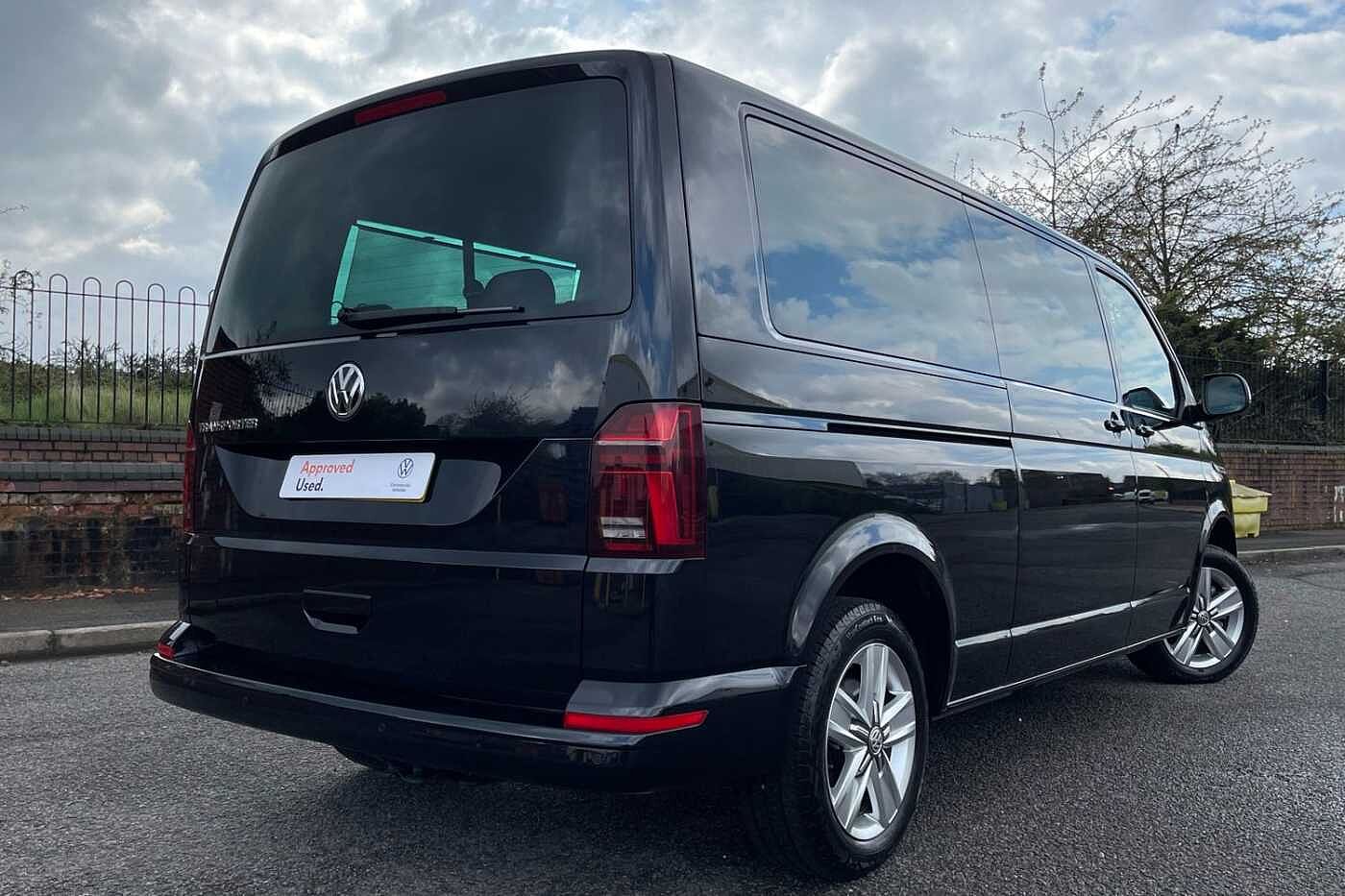 Volkswagen Transporter Shuttle SE LWB 150 PS 2.0 TDI 7sp DSG 9 Seats + NAV + 3 Zone AC