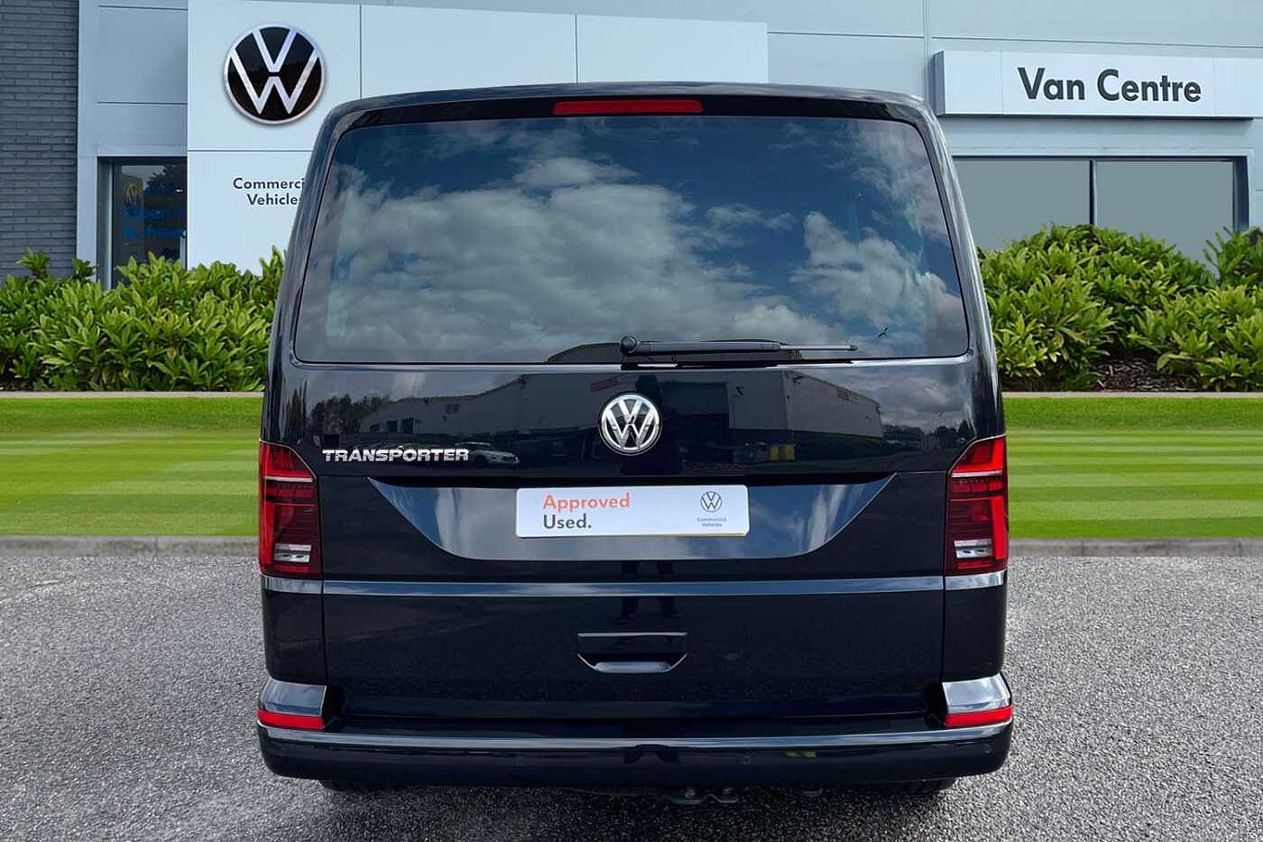 Volkswagen Transporter Shuttle SE LWB 150 PS 2.0 TDI 7sp DSG 9 Seats + NAV + 3 Zone AC
