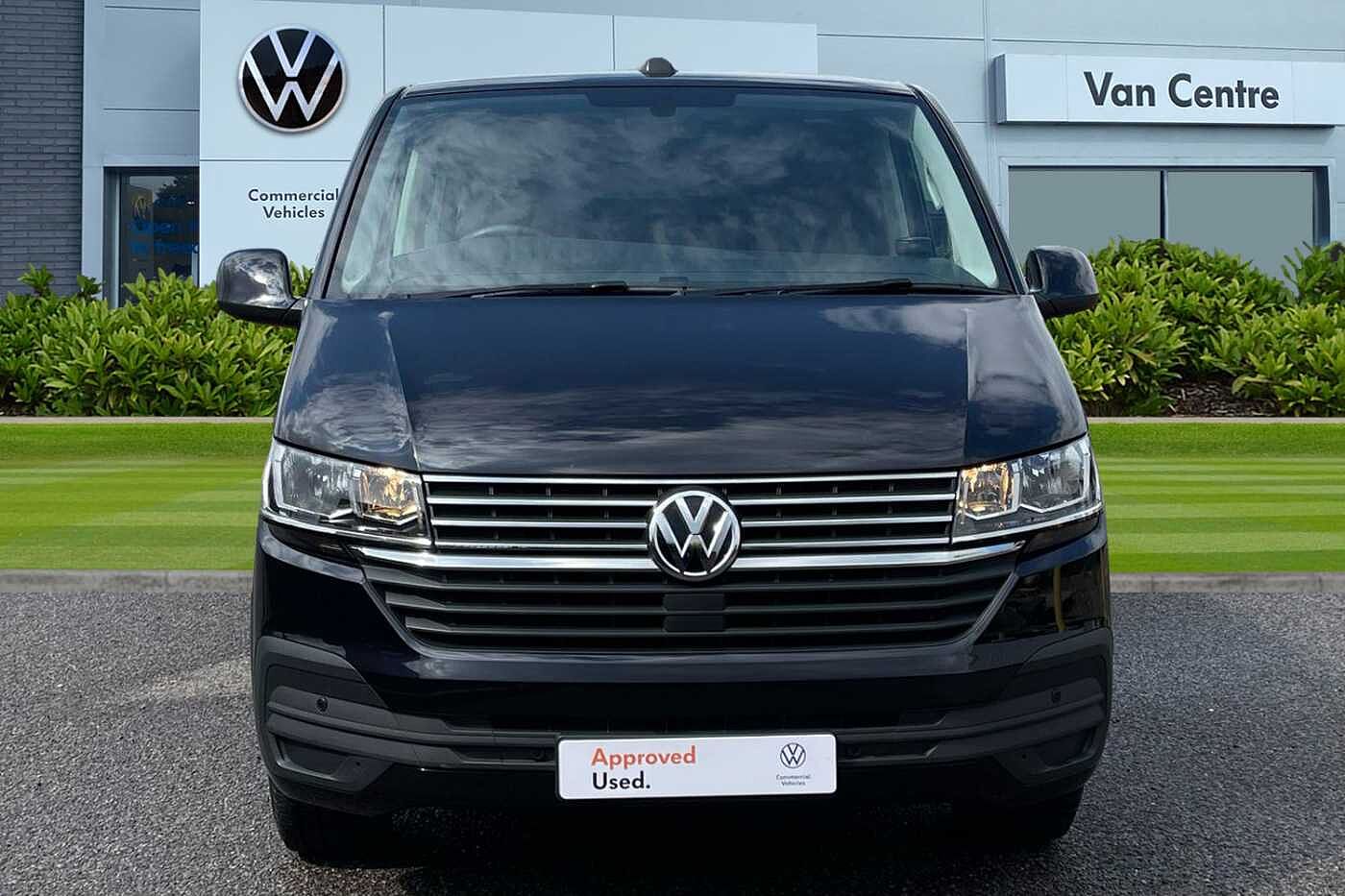 Volkswagen Transporter Shuttle SE LWB 150 PS 2.0 TDI 7sp DSG 9 Seats + NAV + 3 Zone AC