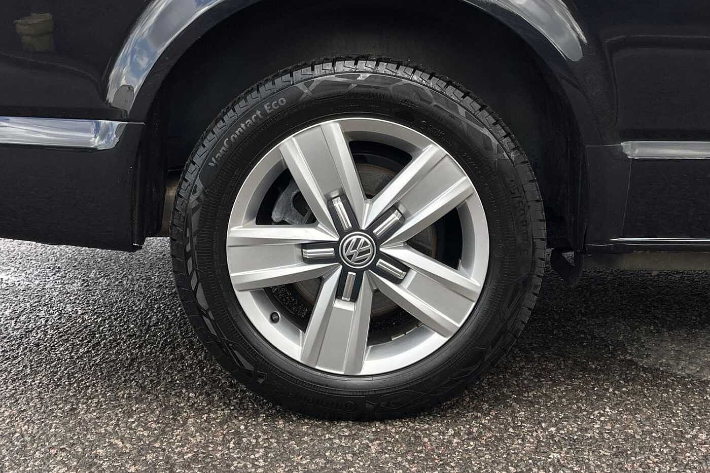 Volkswagen Transporter Shuttle SE LWB 150 PS 2.0 TDI 7sp DSG 9 Seats + NAV + 3 Zone AC