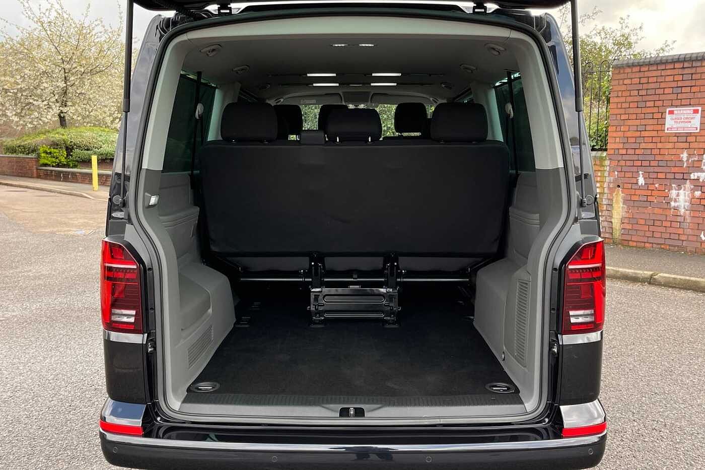 Volkswagen Transporter Shuttle SE LWB 150 PS 2.0 TDI 7sp DSG 9 Seats + NAV + 3 Zone AC