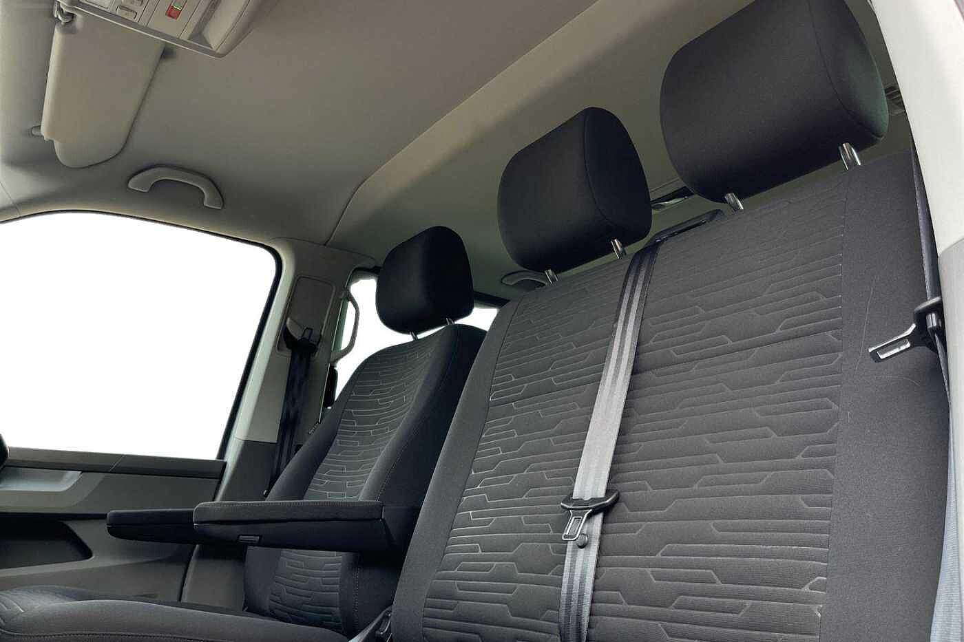 Volkswagen Transporter Shuttle SE LWB 150 PS 2.0 TDI 7sp DSG 9 Seats + NAV + 3 Zone AC