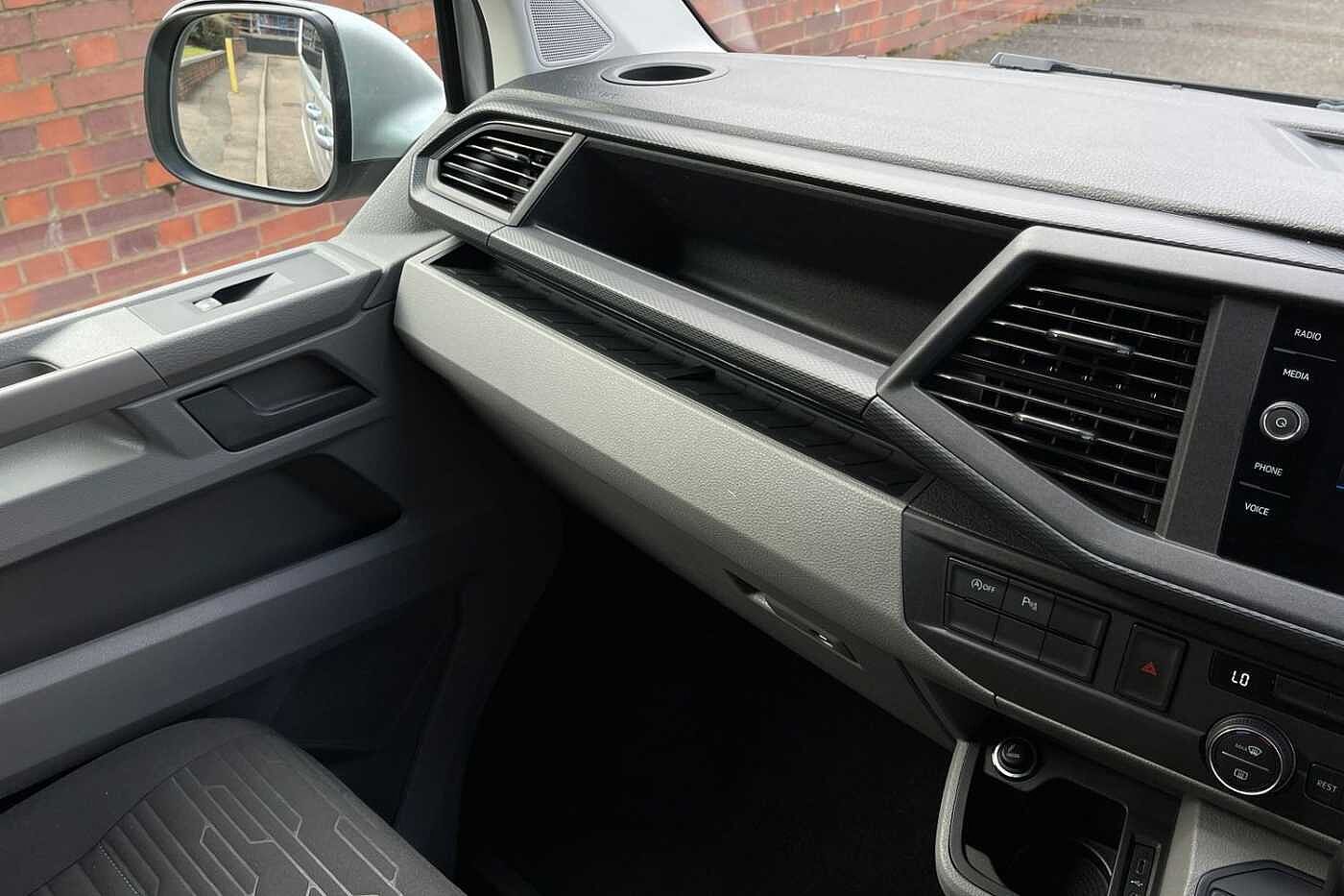 Volkswagen Transporter Shuttle SE LWB 150 PS 2.0 TDI 7sp DSG 9 Seats + NAV + 3 Zone AC
