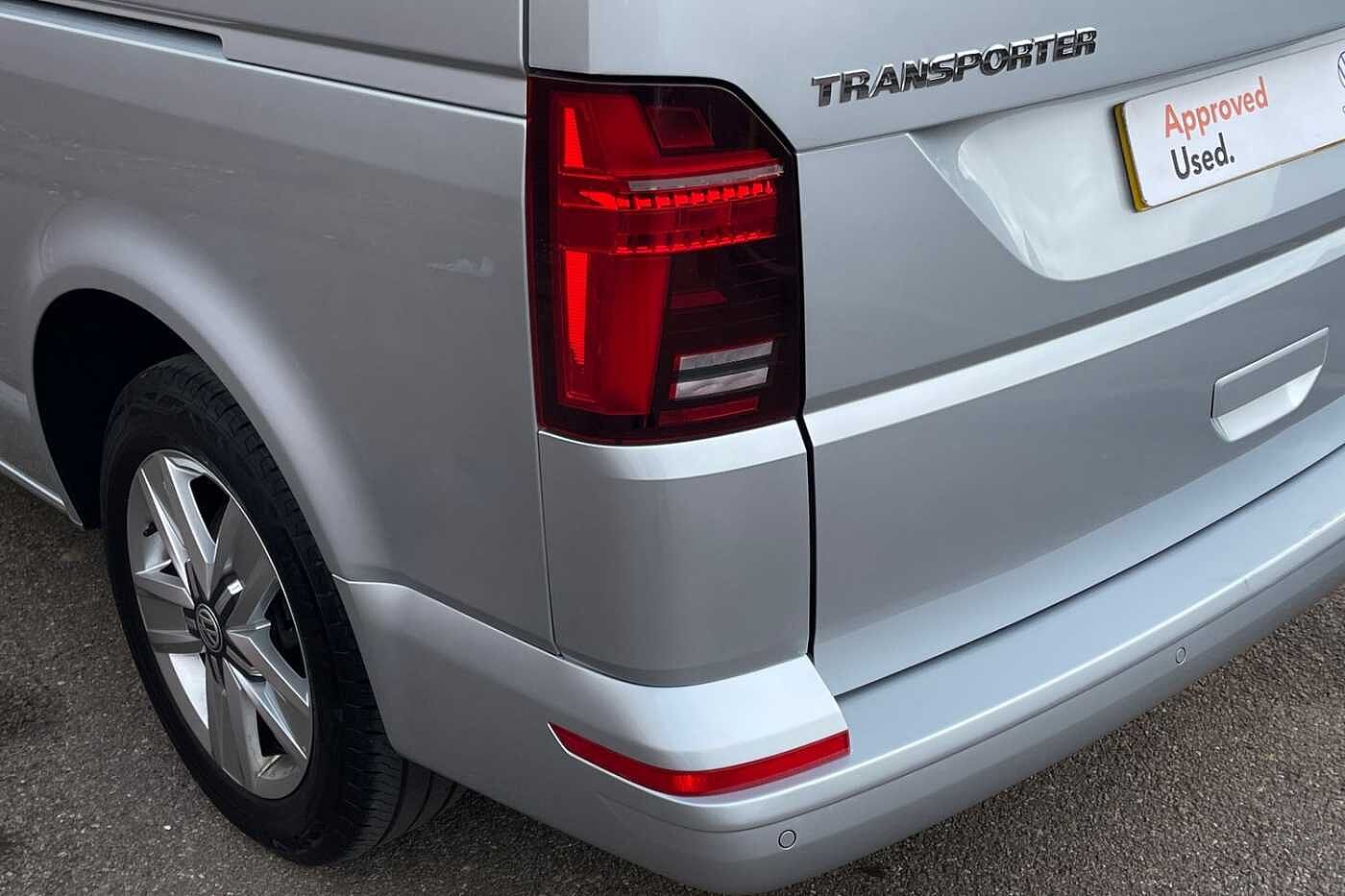 Volkswagen Transporter Shuttle SE LWB 150 PS 2.0 TDI 7sp DSG 9 Seats + NAV + 3 Zone AC