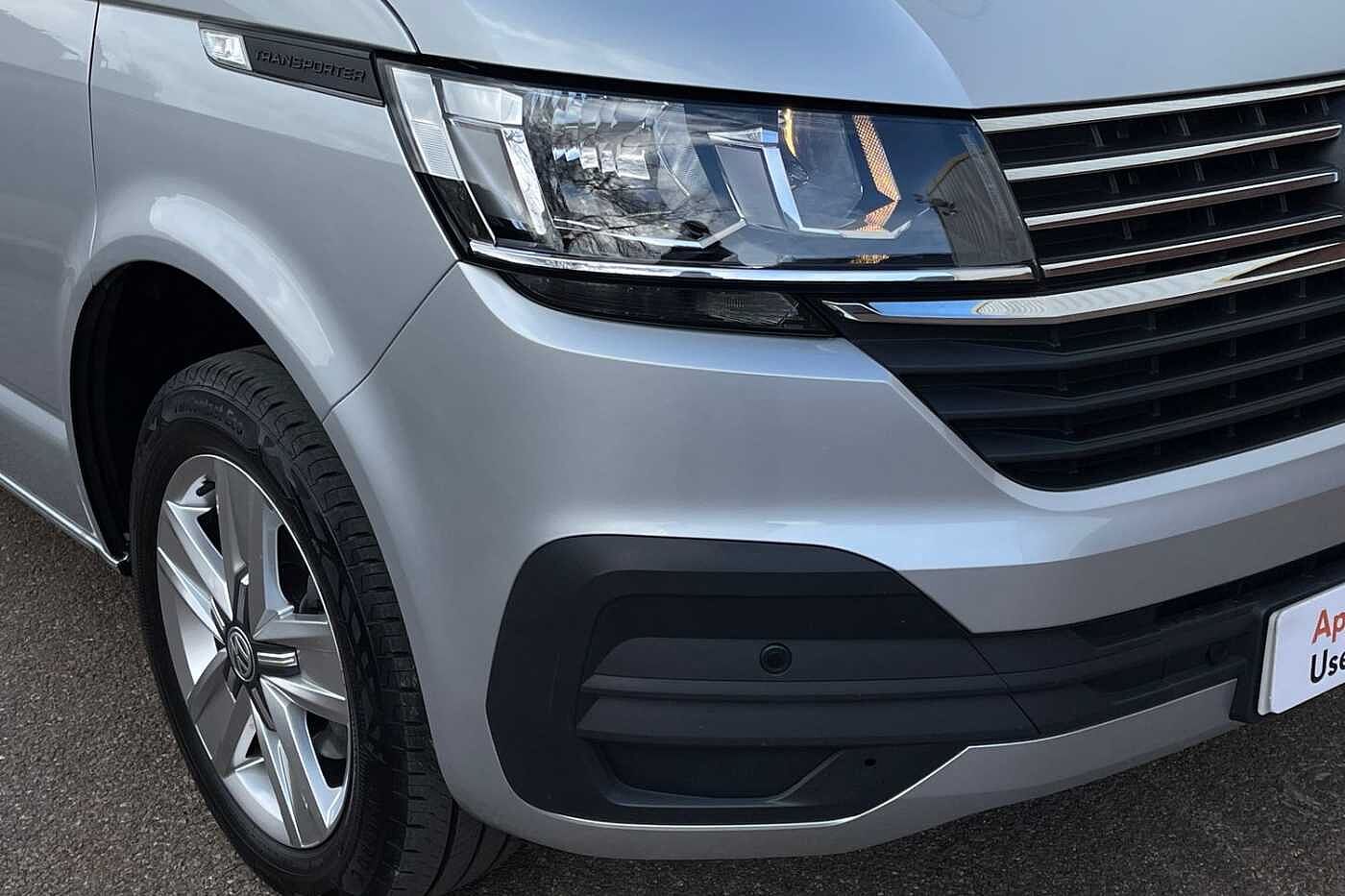 Volkswagen Transporter Shuttle SE LWB 150 PS 2.0 TDI 7sp DSG 9 Seats + NAV + 3 Zone AC