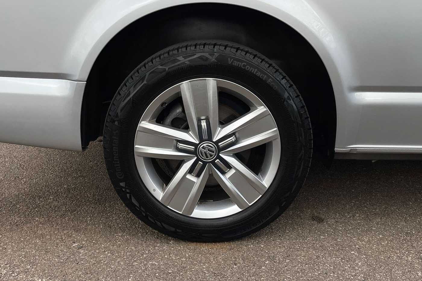Volkswagen Transporter Shuttle SE LWB 150 PS 2.0 TDI 7sp DSG 9 Seats + NAV + 3 Zone AC