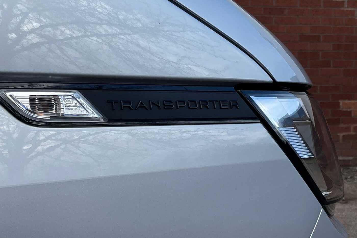 Volkswagen Transporter Shuttle SE LWB 150 PS 2.0 TDI 7sp DSG 9 Seats + NAV + 3 Zone AC