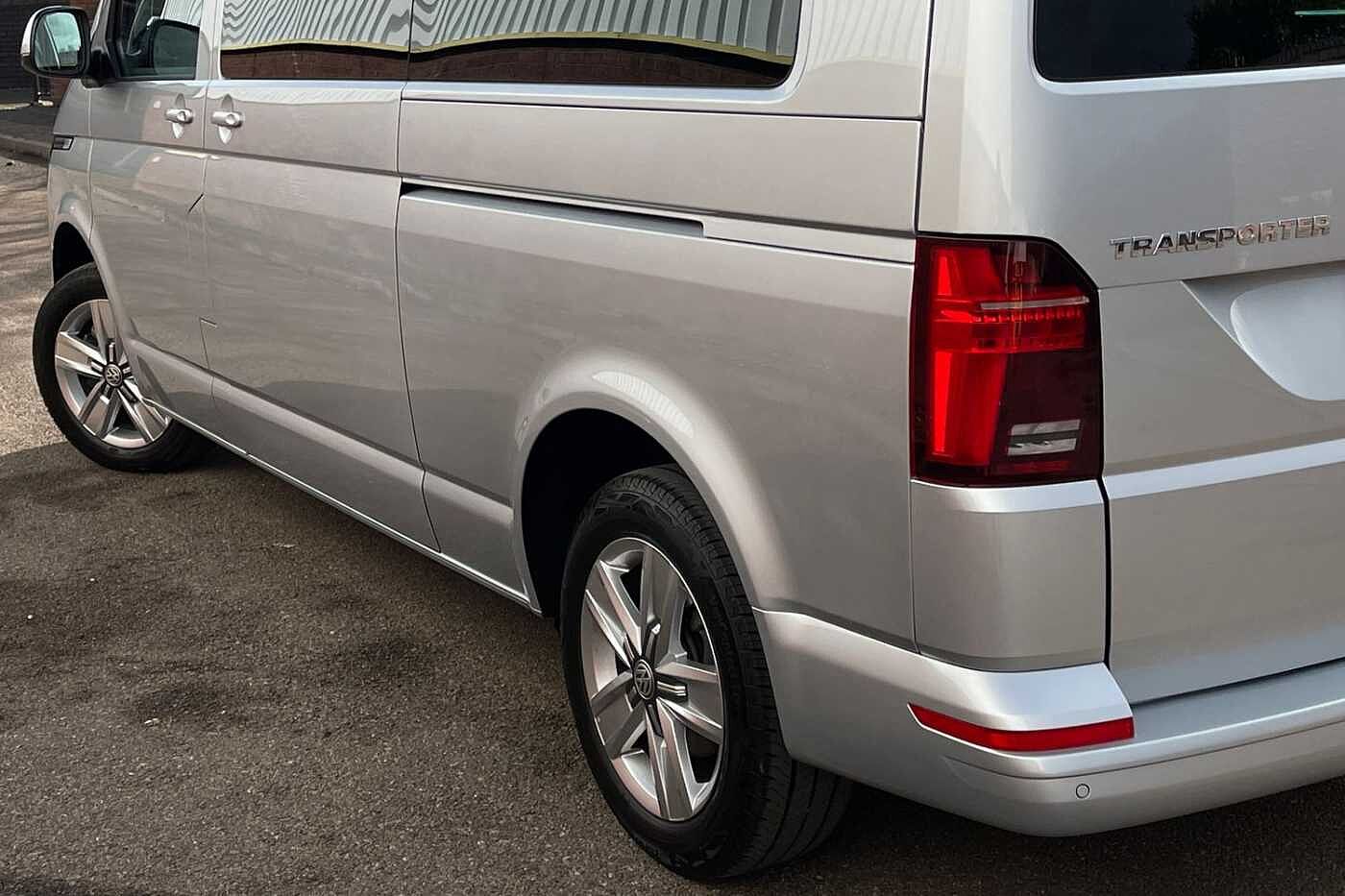 Volkswagen Transporter Shuttle SE LWB 150 PS 2.0 TDI 7sp DSG 9 Seats + NAV + 3 Zone AC