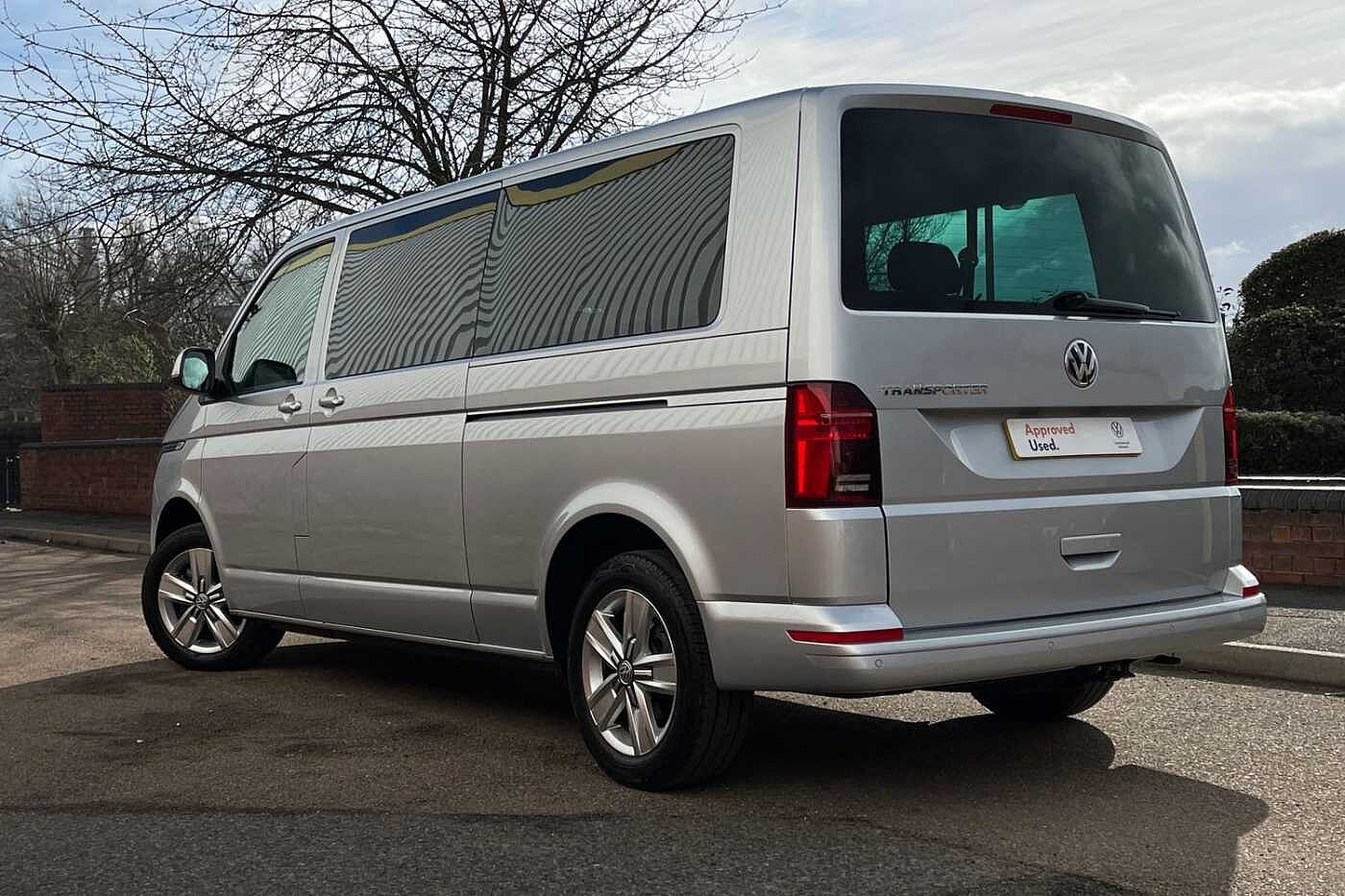 Volkswagen Transporter Shuttle SE LWB 150 PS 2.0 TDI 7sp DSG 9 Seats + NAV + 3 Zone AC
