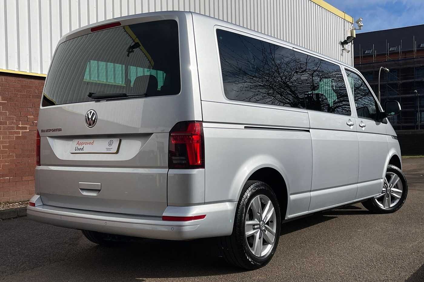 Volkswagen Transporter Shuttle SE LWB 150 PS 2.0 TDI 7sp DSG 9 Seats + NAV + 3 Zone AC
