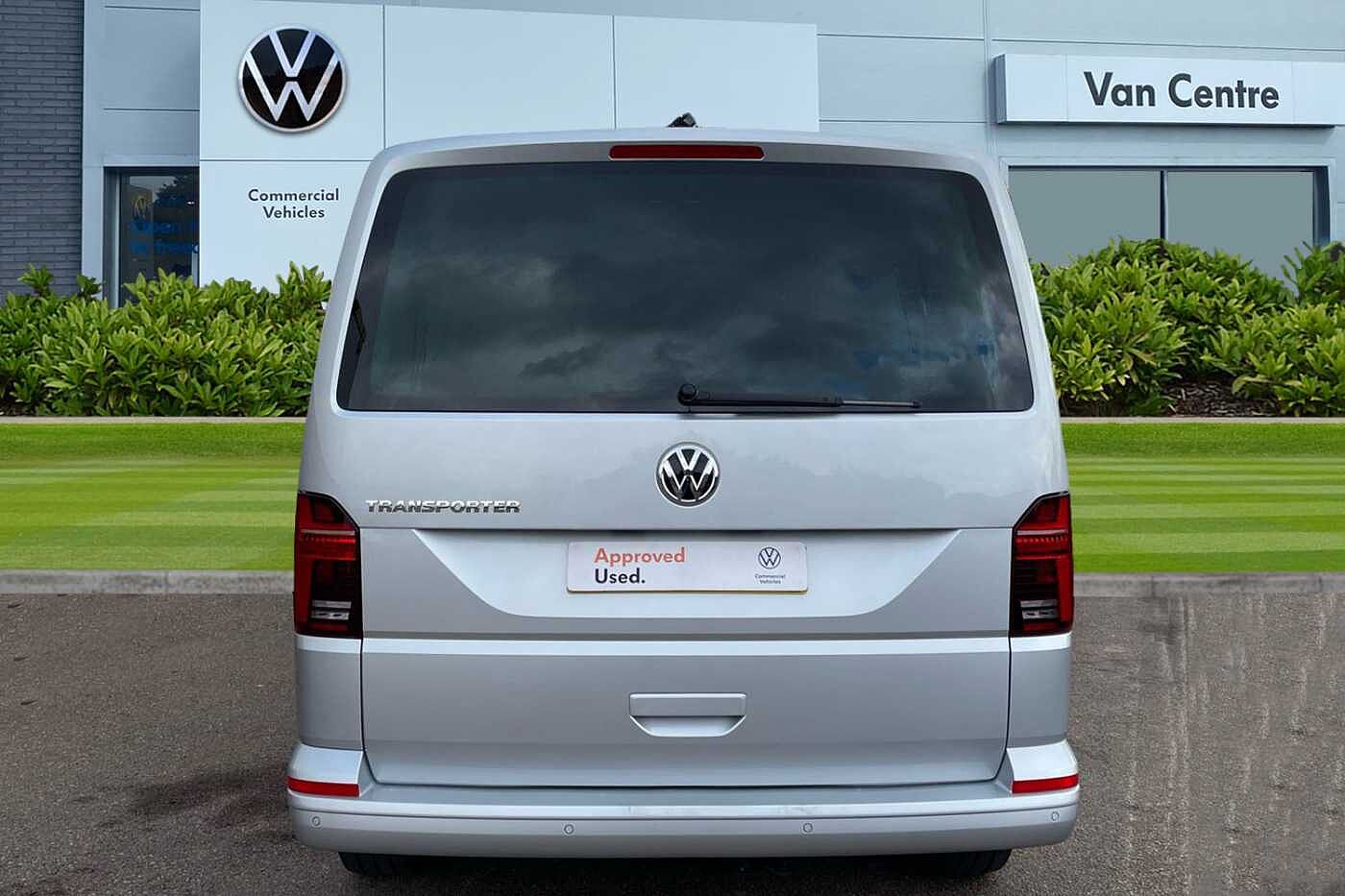 Volkswagen Transporter Shuttle SE LWB 150 PS 2.0 TDI 7sp DSG 9 Seats + NAV + 3 Zone AC