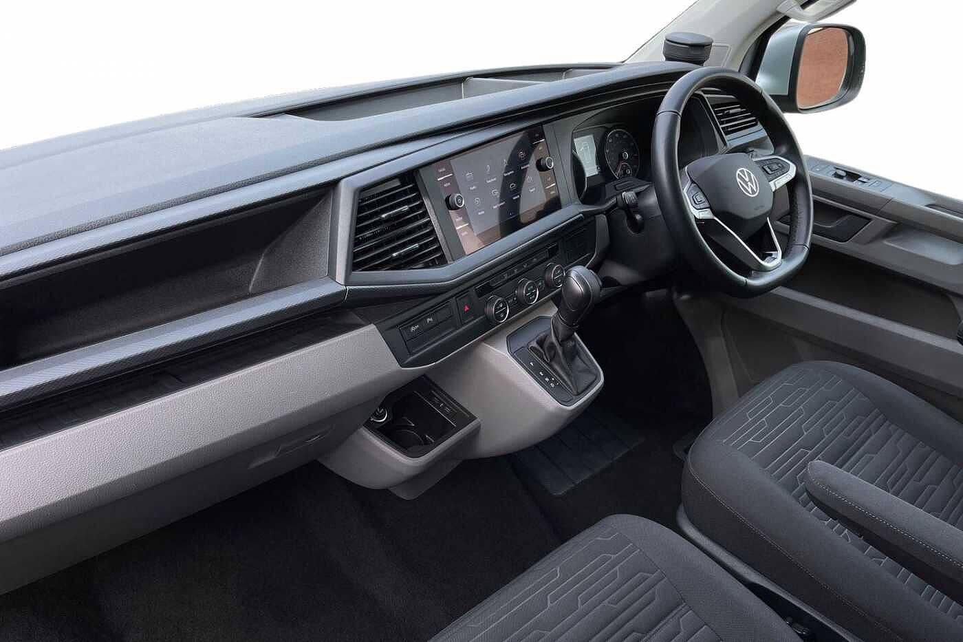 Volkswagen Transporter Shuttle SE LWB 150 PS 2.0 TDI 7sp DSG 9 Seats + NAV + 3 Zone AC