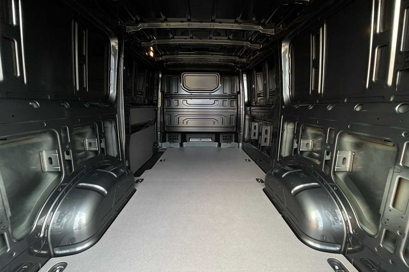 Volkswagen Crafter CR35 Trendline MWB 177PS 2.0 TDI FWD-Business Pack -Delivery Miles-LOW ROOF