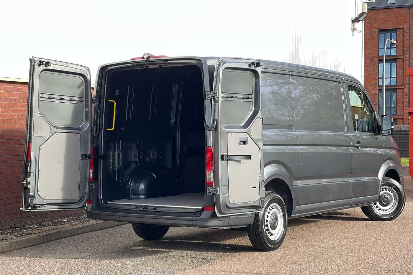 Volkswagen Crafter CR35 Trendline MWB 177PS 2.0 TDI FWD-Business Pack -Delivery Miles-LOW ROOF