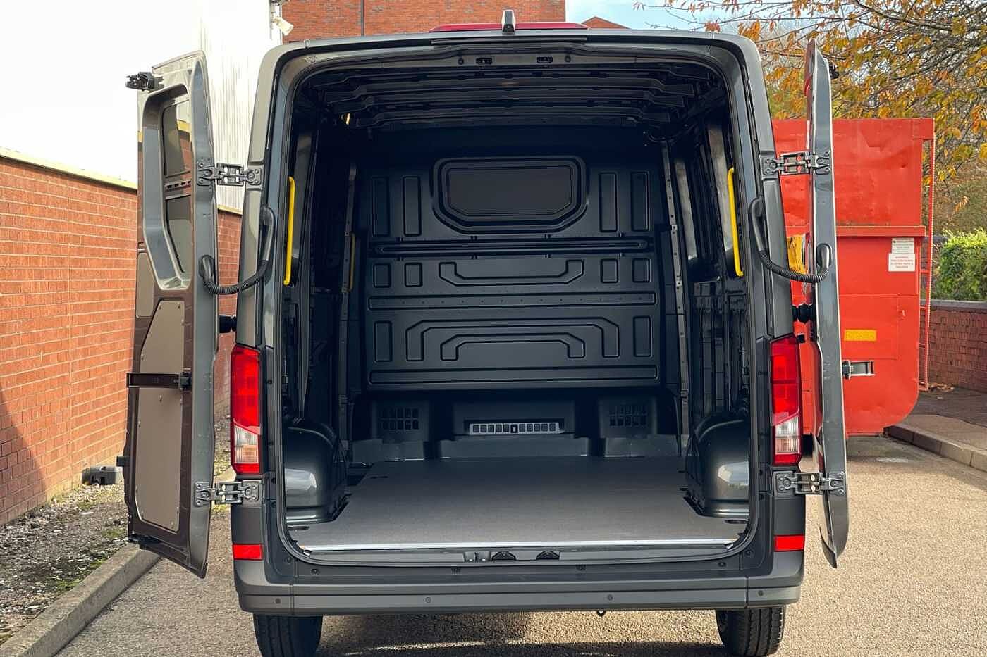 Volkswagen Crafter CR35 Trendline MWB 177PS 2.0 TDI FWD-Business Pack -Delivery Miles-LOW ROOF