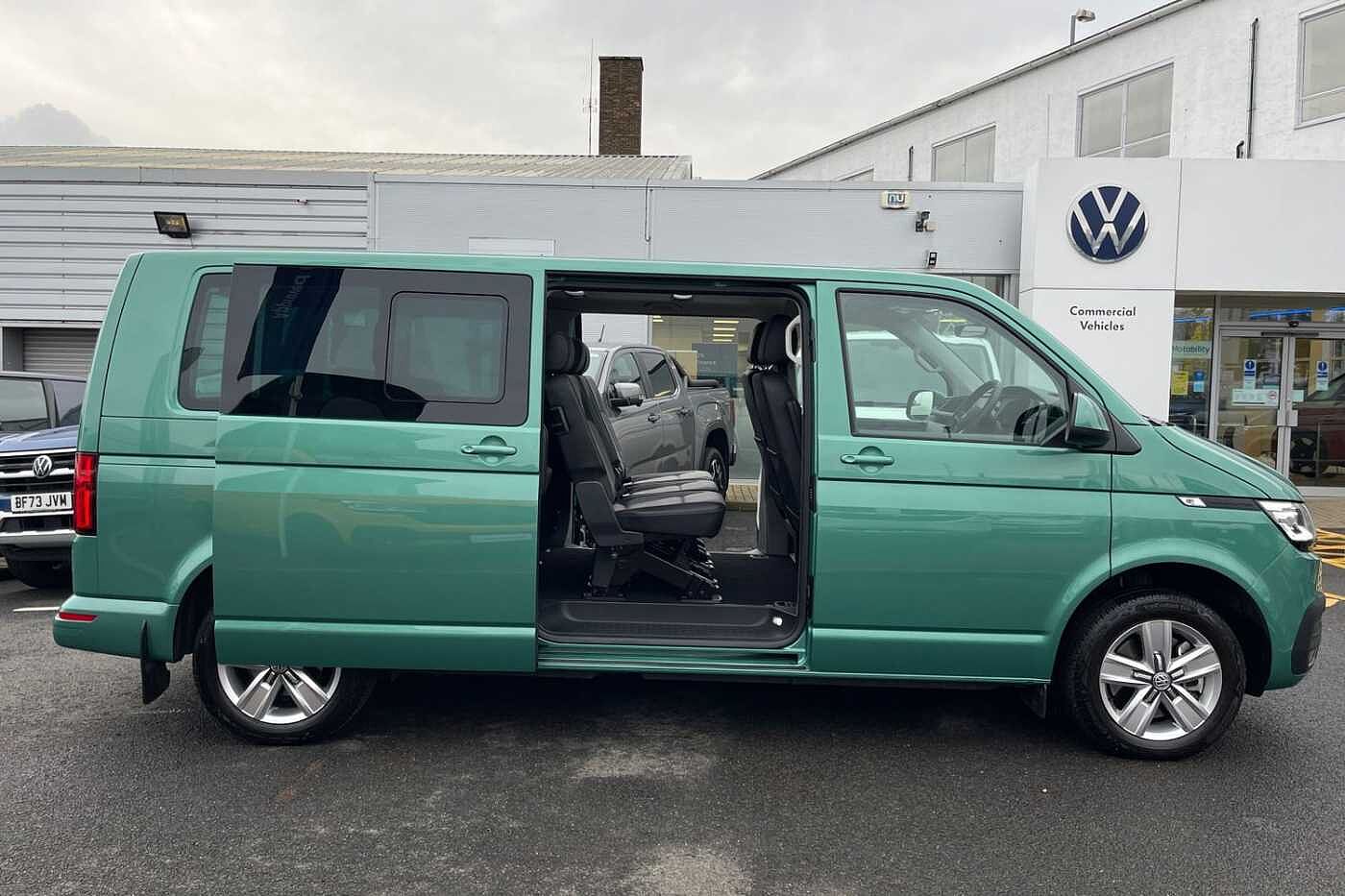 Volkswagen Transporter Shuttle T32 LWB Diesel 2.0 TDI 204PS SE Minibus DSG 8 Seats-Great Spec