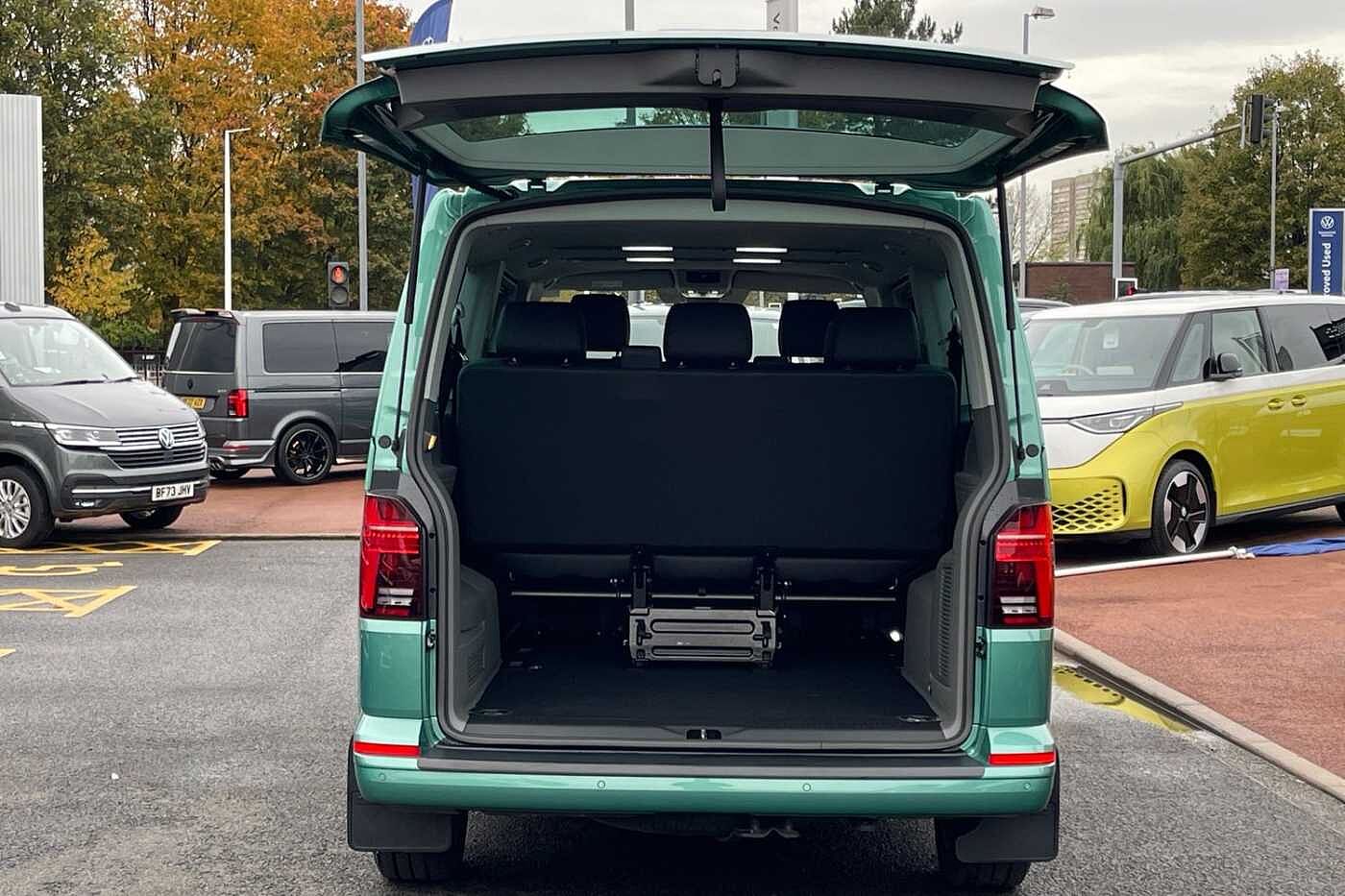 Volkswagen Transporter Shuttle T32 LWB Diesel 2.0 TDI 204PS SE Minibus DSG 8 Seats-Great Spec