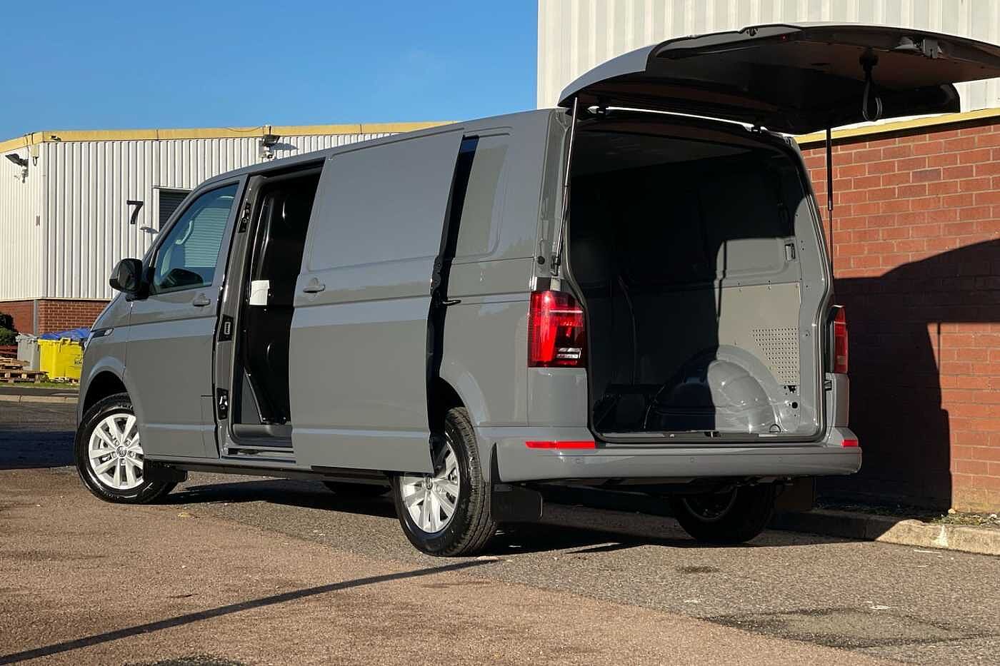 Volkswagen Transporter T30 LWB Diesel 2.0 TDI 150 Highline LWB DSG Auto-NAV-LED's-Tailgate-2023