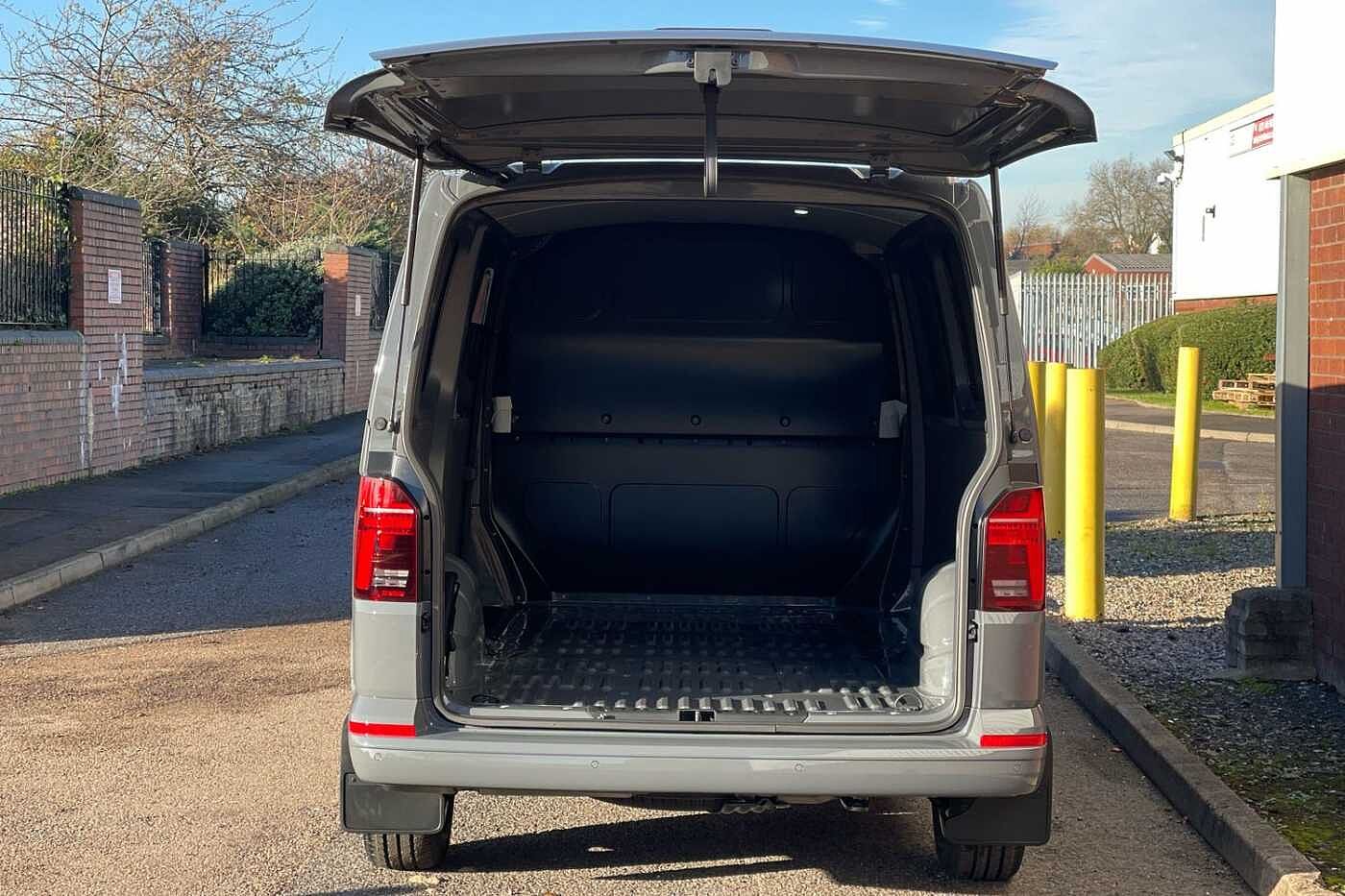 Volkswagen Transporter T30 LWB Diesel 2.0 TDI 150 Highline LWB DSG Auto-NAV-LED's-Tailgate-2023