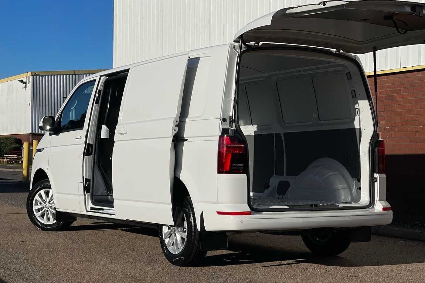 Volkswagen Transporter T30 LWB Diesel 2.0 TDI 150 Highline LWB DSG Auto-NAV-LED's-Tailgate-2023