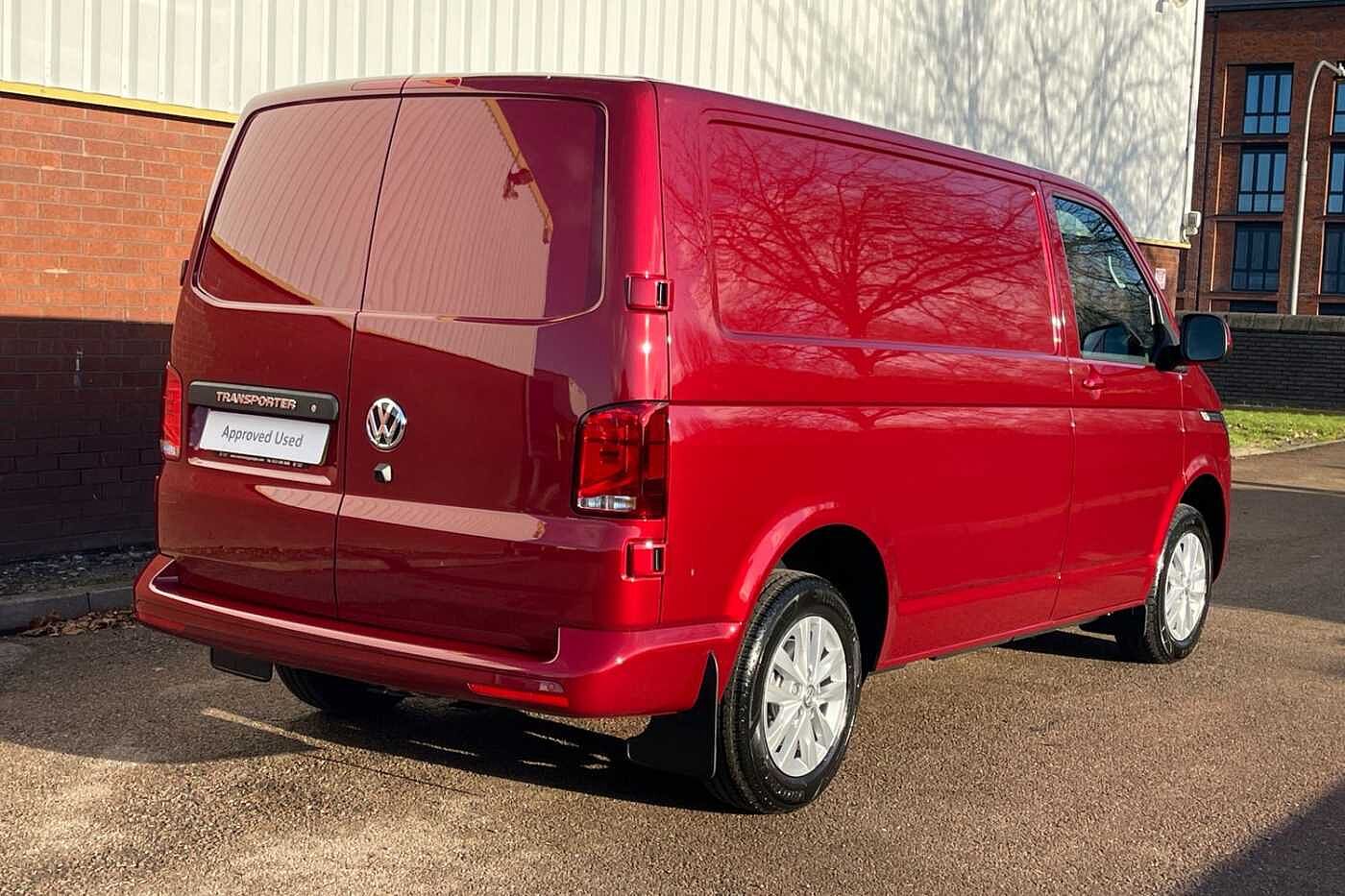 Volkswagen Transporter 2.0TDI 110ps T28 Highline BMT SWB--Delivery Miles