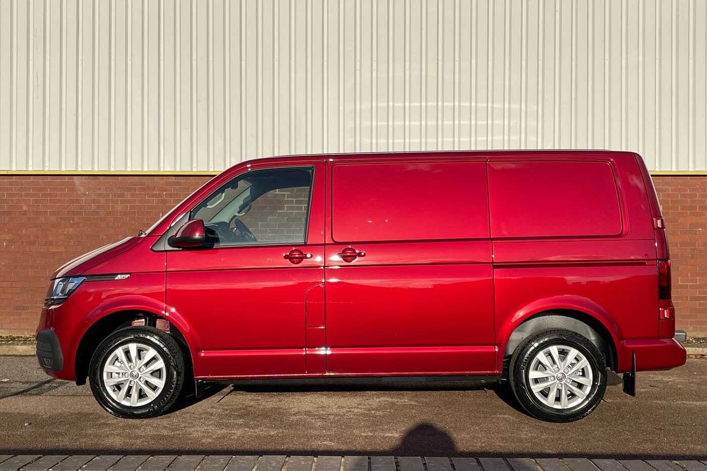 Volkswagen Transporter 2.0TDI 110ps T28 Highline BMT SWB--Delivery Miles