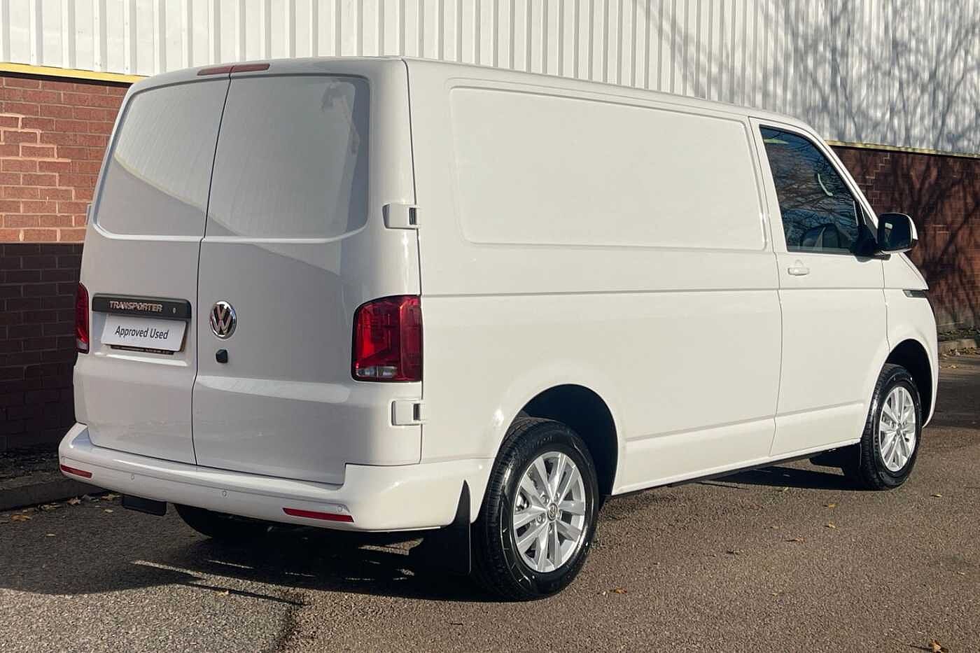 Volkswagen Transporter 2.0TDI 110ps T28 Highline BMT SWB--Delivery Miles