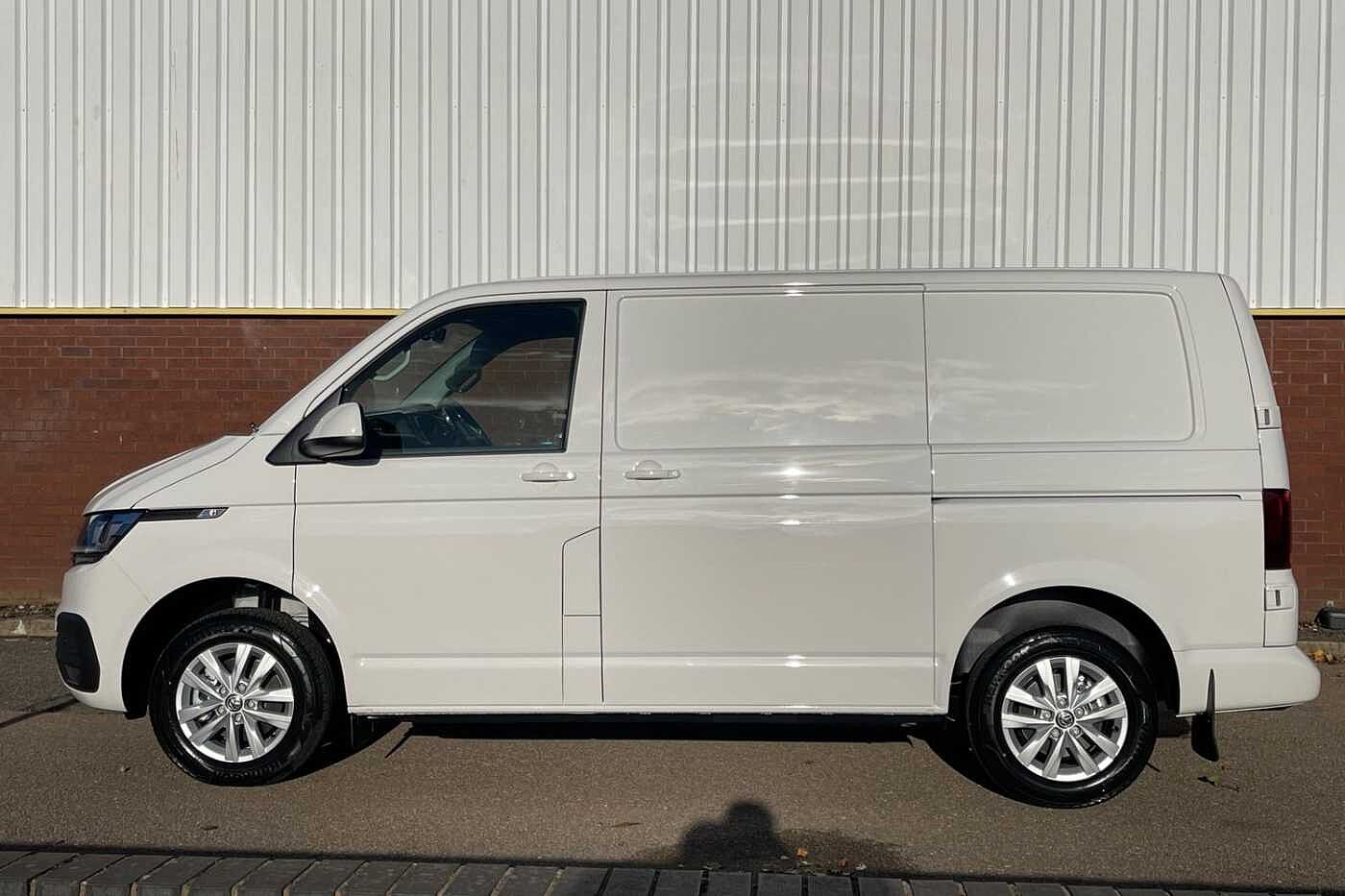 Volkswagen Transporter 2.0TDI 110ps T28 Highline BMT SWB--Delivery Miles