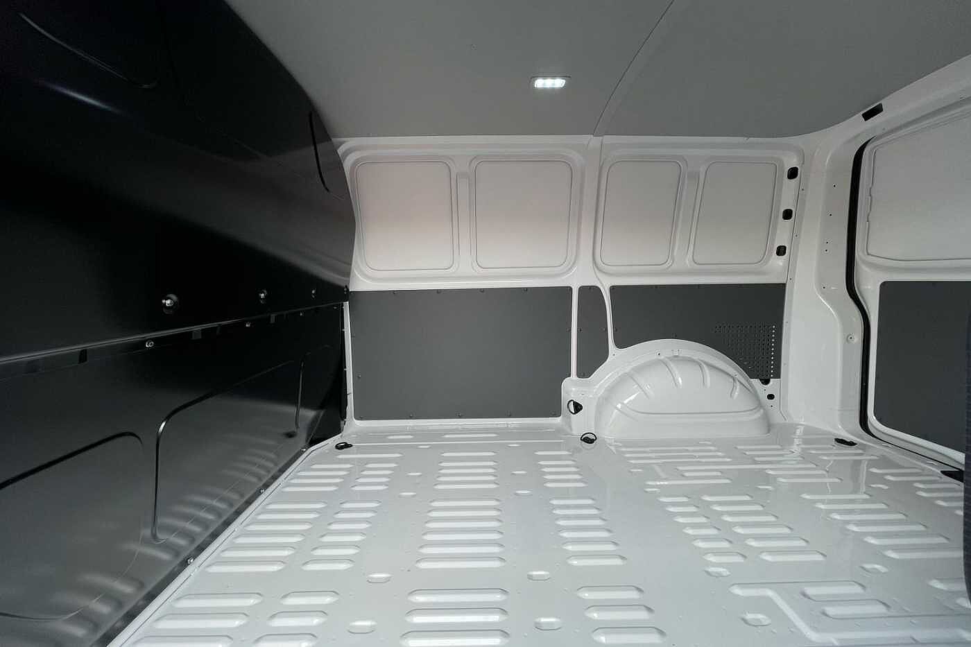Volkswagen Transporter 2.0TDI 110ps T28 Highline BMT SWB--Delivery Miles
