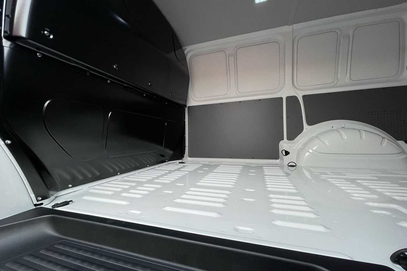 Volkswagen Transporter 2.0TDI 110ps T28 Highline BMT SWB--Delivery Miles