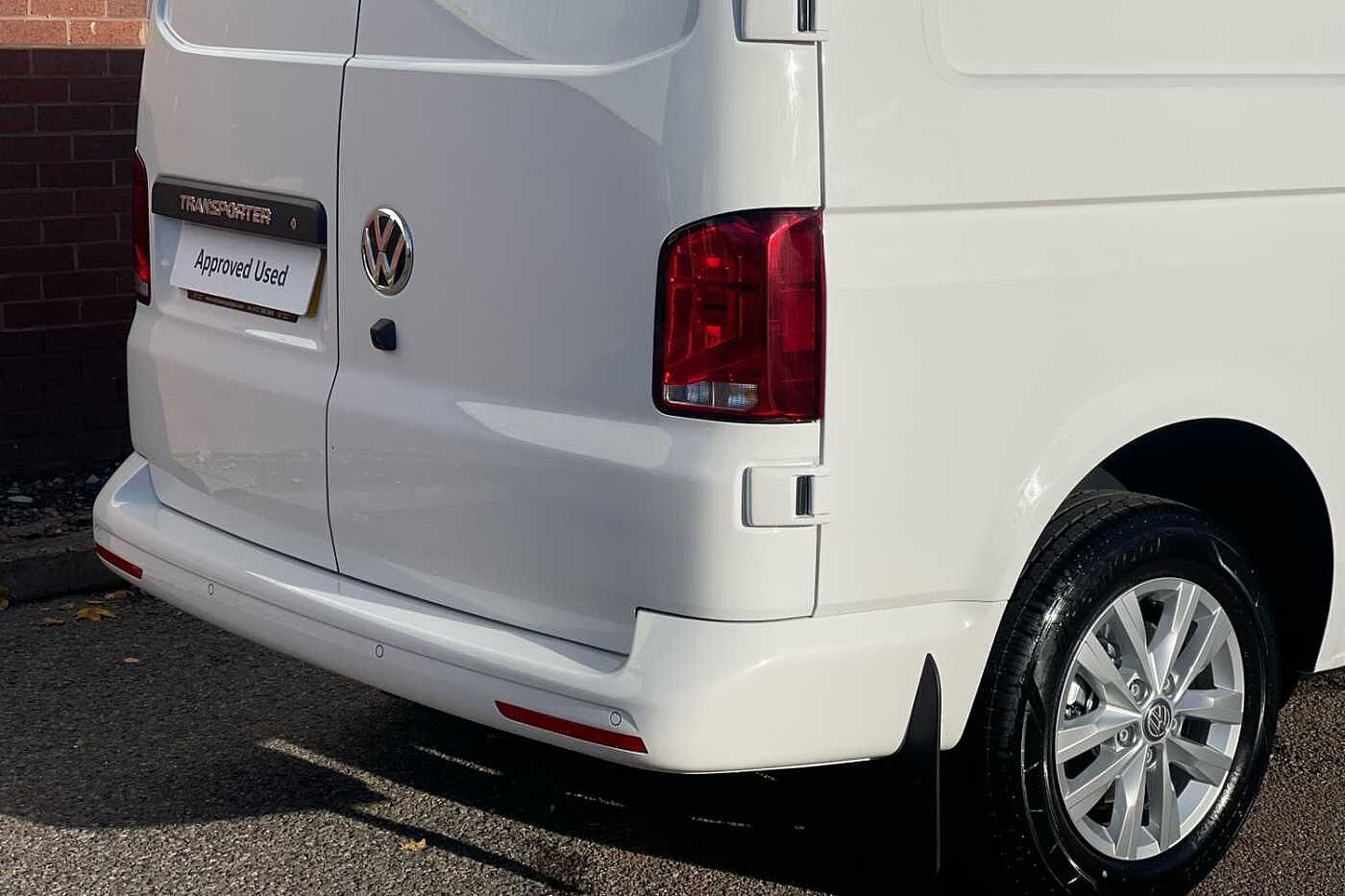Volkswagen Transporter 2.0TDI 110ps T28 Highline BMT SWB--Delivery Miles