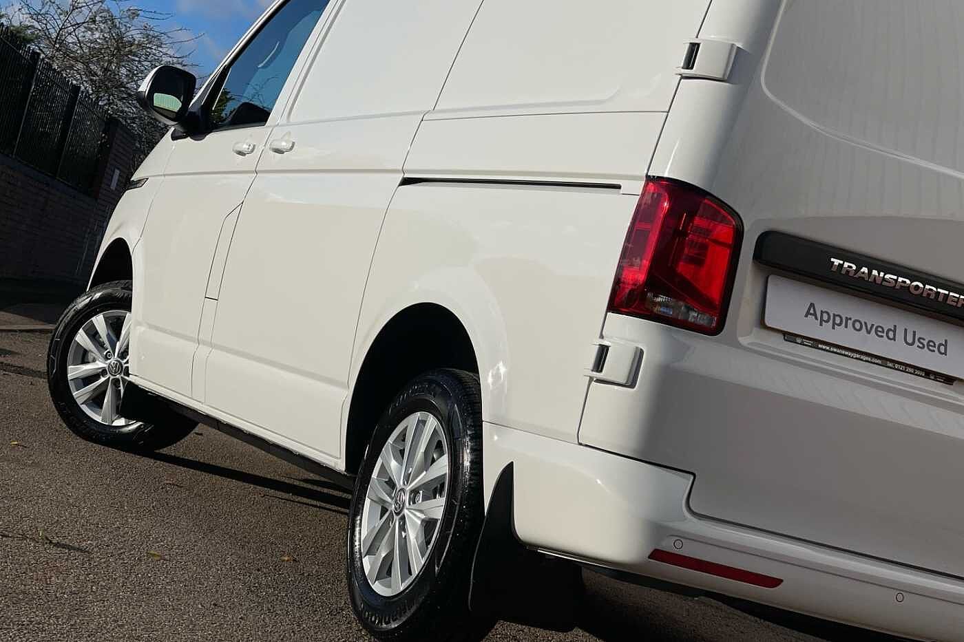 Volkswagen Transporter 2.0TDI 110ps T28 Highline BMT SWB--Delivery Miles