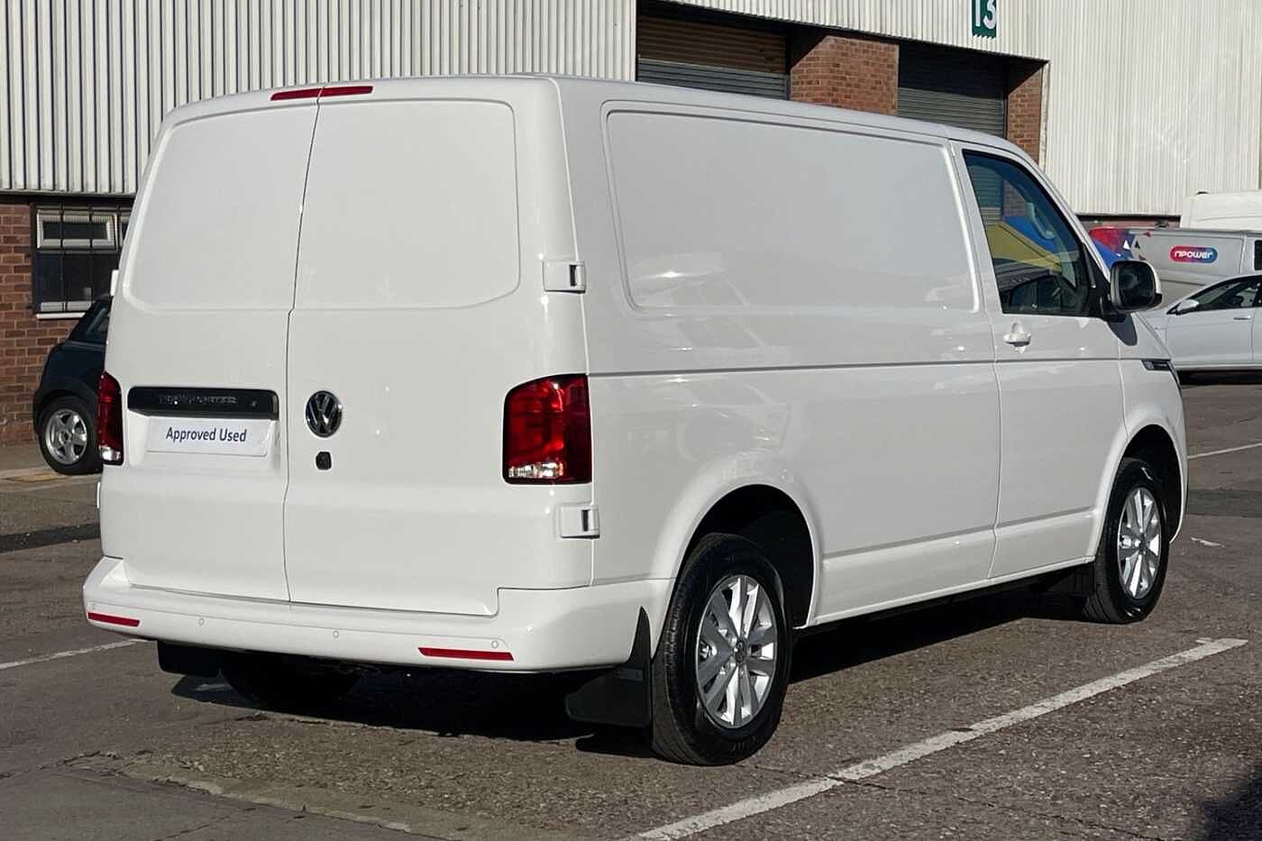 Volkswagen Transporter 2.0TDI 110ps T28 Highline BMT SWB--Delivery Miles +LED's/Camera