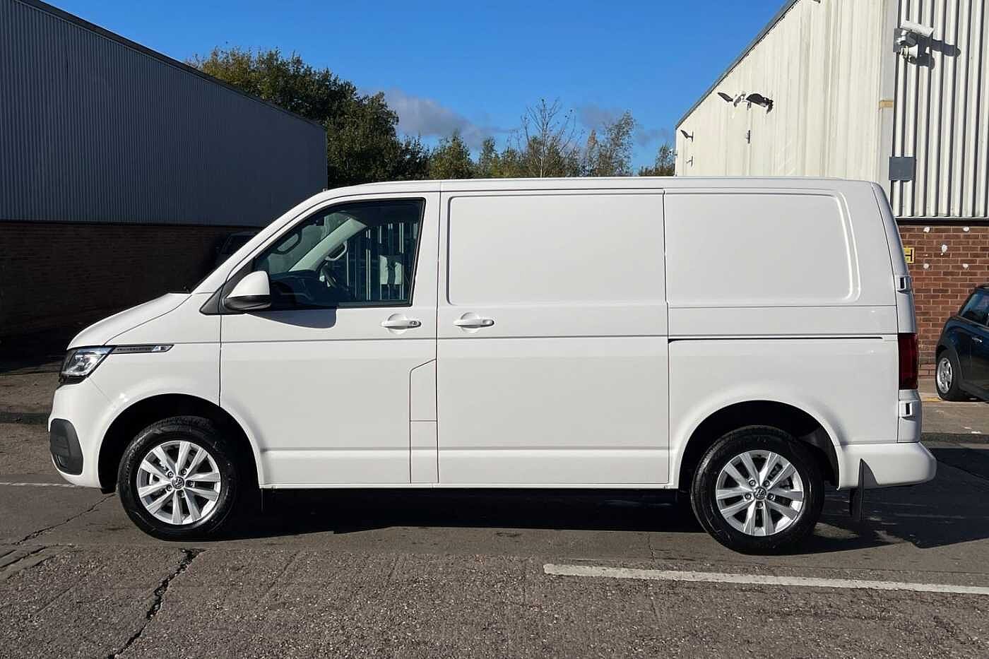 Volkswagen Transporter 2.0TDI 110ps T28 Highline BMT SWB--Delivery Miles +LED's/Camera