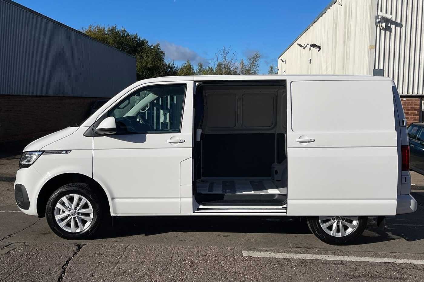 Volkswagen Transporter 2.0TDI 110ps T28 Highline BMT SWB--Delivery Miles +LED's/Camera