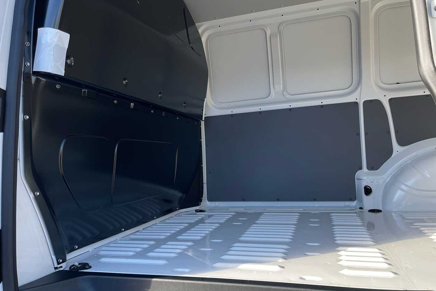 Volkswagen Transporter 2.0TDI 110ps T28 Highline BMT SWB--Delivery Miles +LED's/Camera