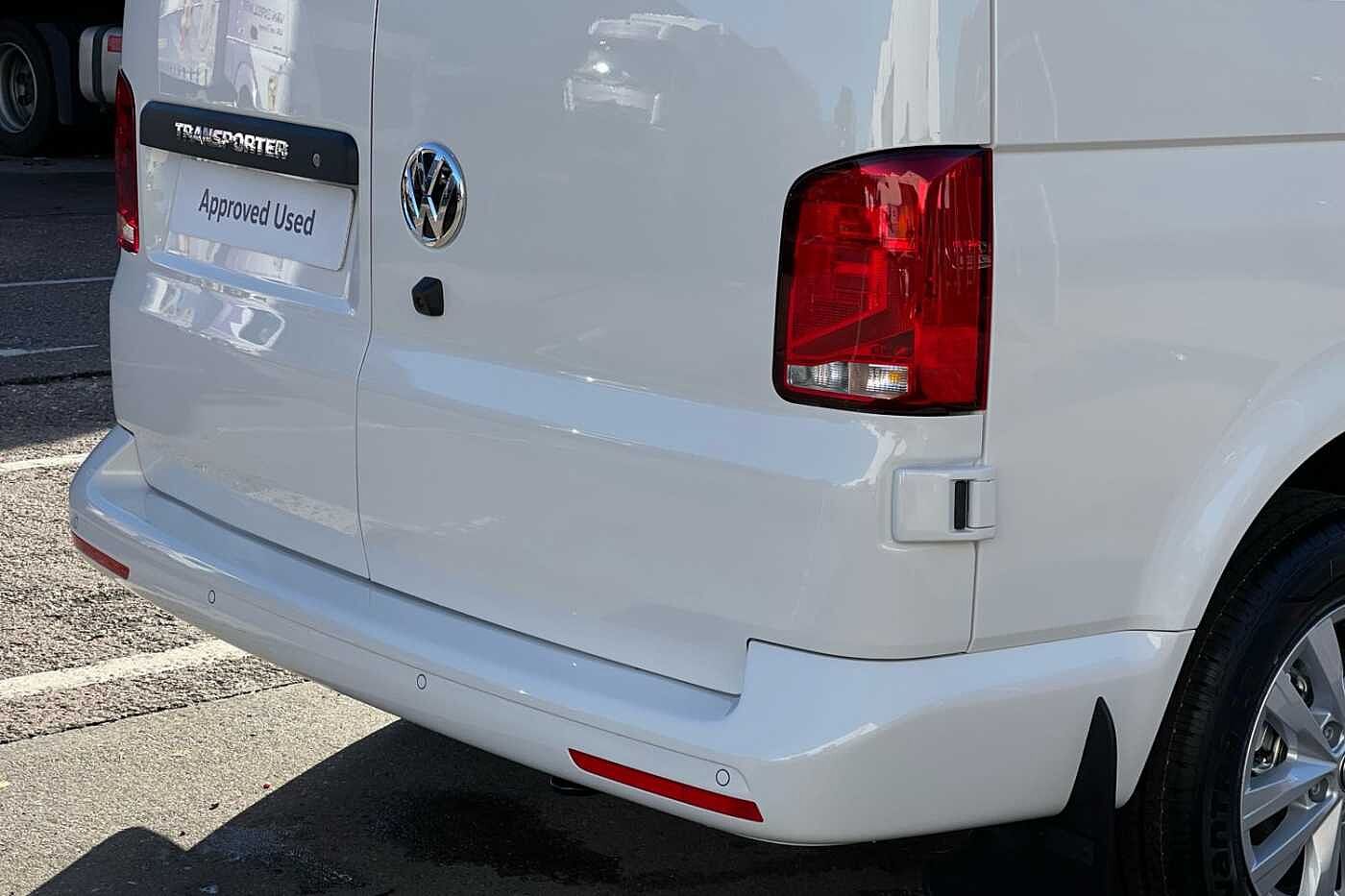 Volkswagen Transporter 2.0TDI 110ps T28 Highline BMT SWB--Delivery Miles +LED's/Camera
