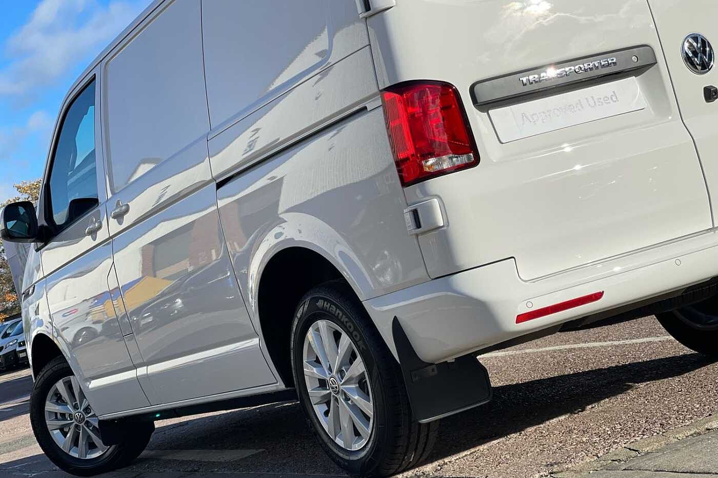 Volkswagen Transporter 2.0TDI 110ps T28 Highline BMT SWB--Delivery Miles +LED's/Camera