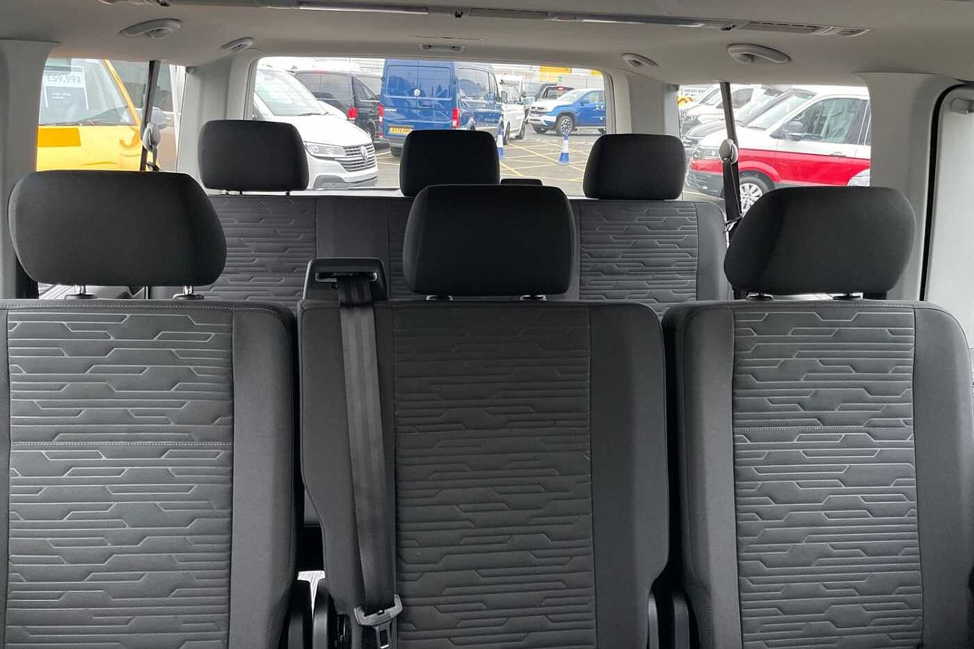 Volkswagen Transporter Shuttle SE LWB 150 PS 2.0 TDI 7sp DSG 9 Seats + 3 Zone AC-Delivery Miles